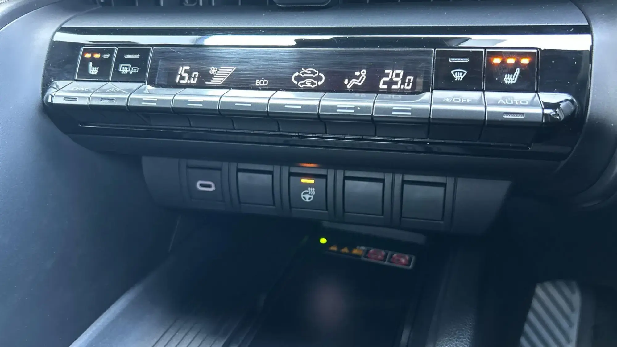 Toyota C-HR Plug-in Hybrid Image 33 Toyota C-HR Plug-in Hybrid Image 33