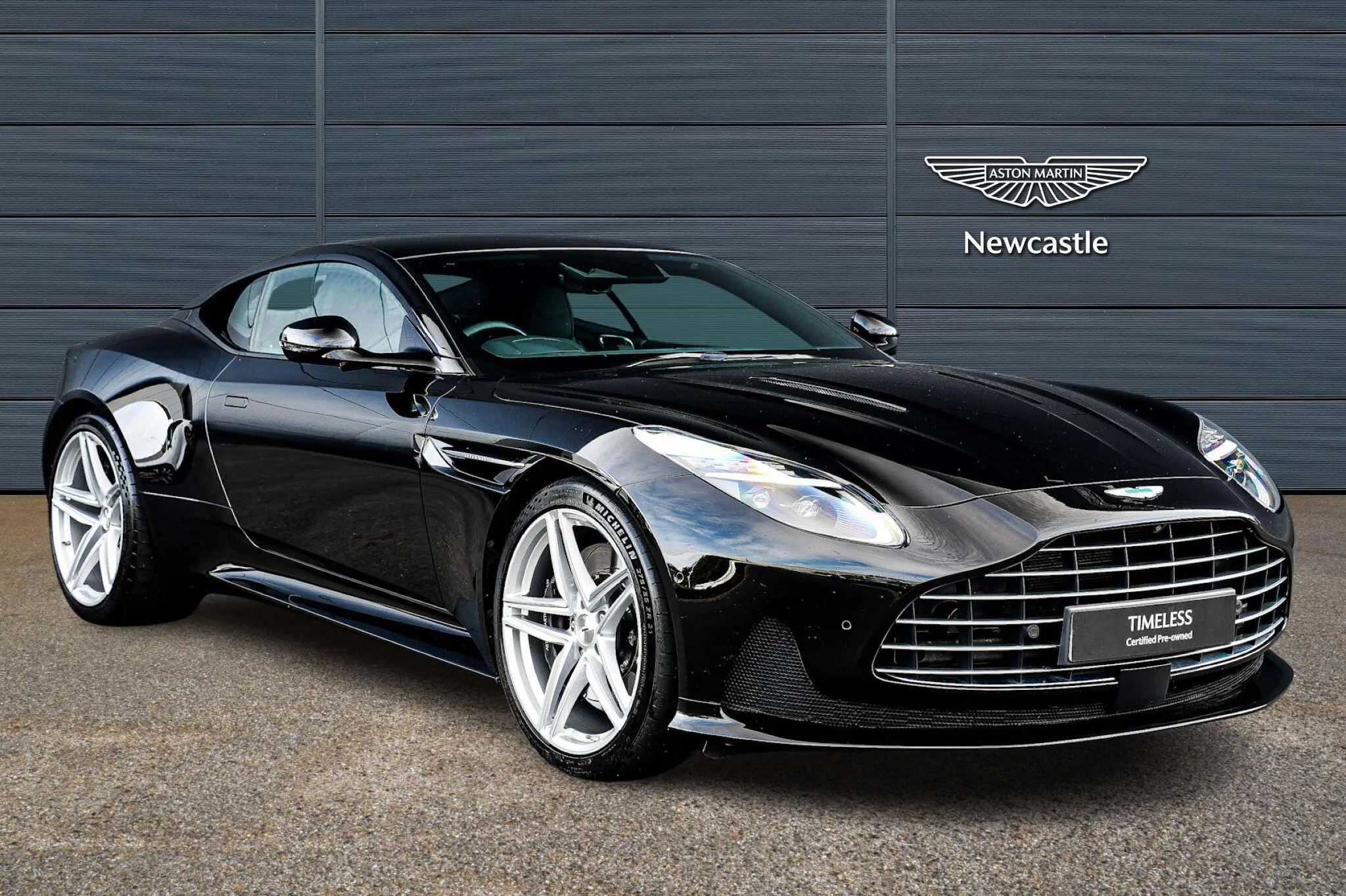 Aston Martin DB12