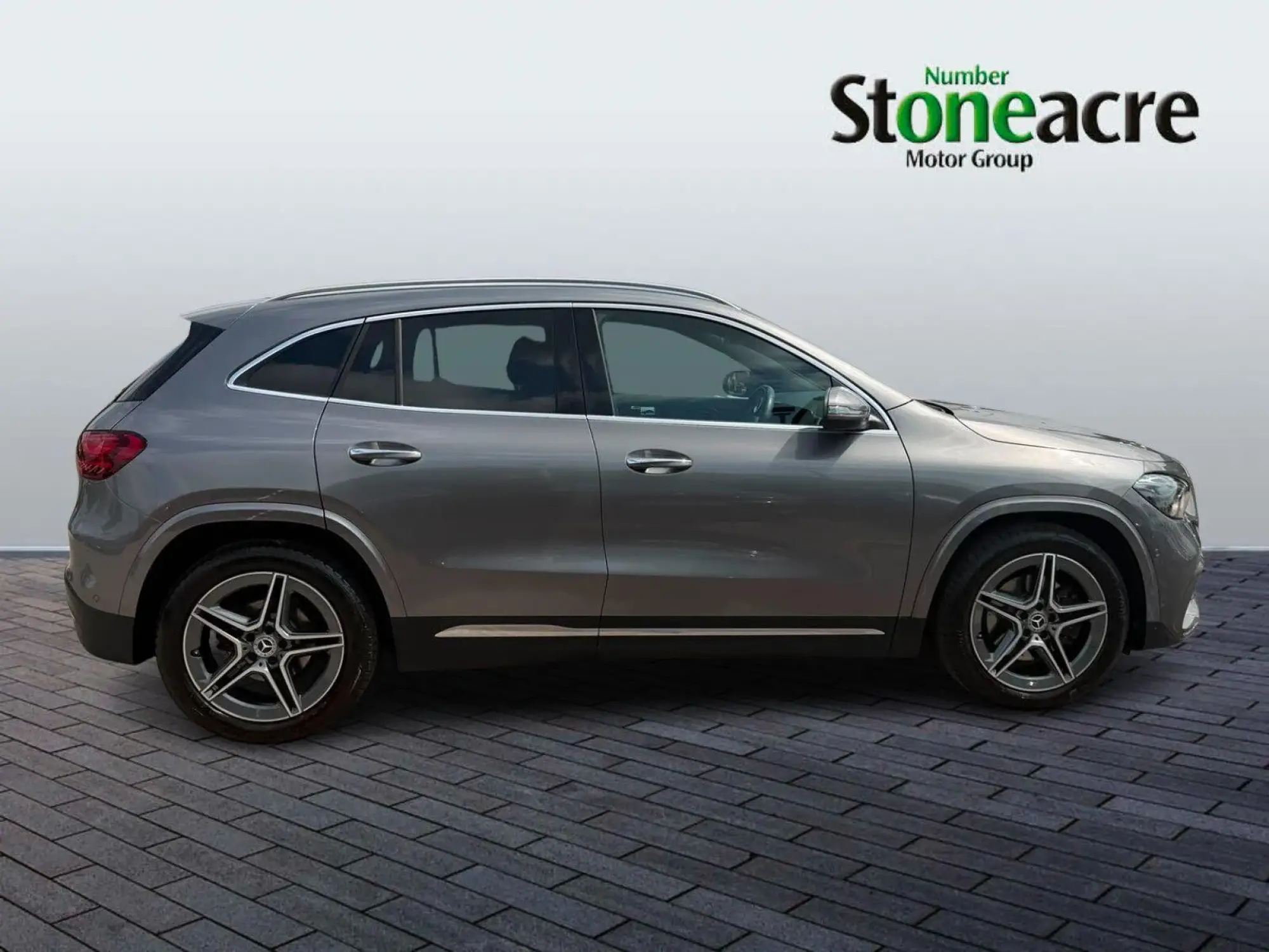 Mercedes-Benz GLA 1.3 GLA200h MHEV AMG Line (Executive) 7G-DCT Euro 6 (s/s) 5dr WX24XDP Image 2