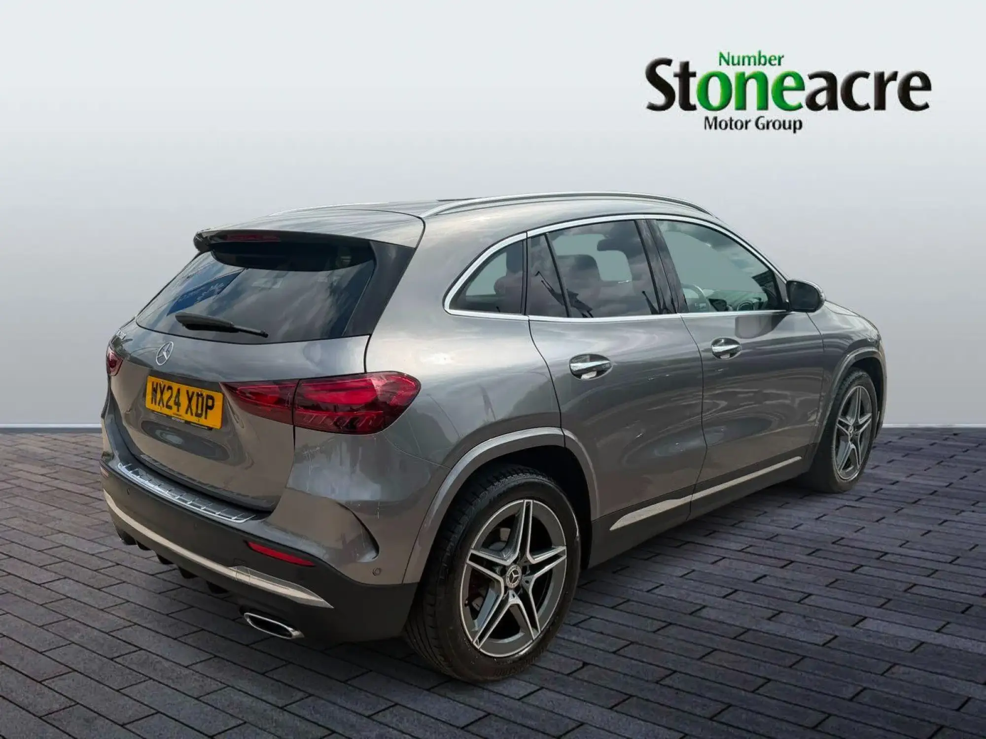 Mercedes-Benz GLA 1.3 GLA200h MHEV AMG Line (Executive) 7G-DCT Euro 6 (s/s) 5dr WX24XDP Image 3