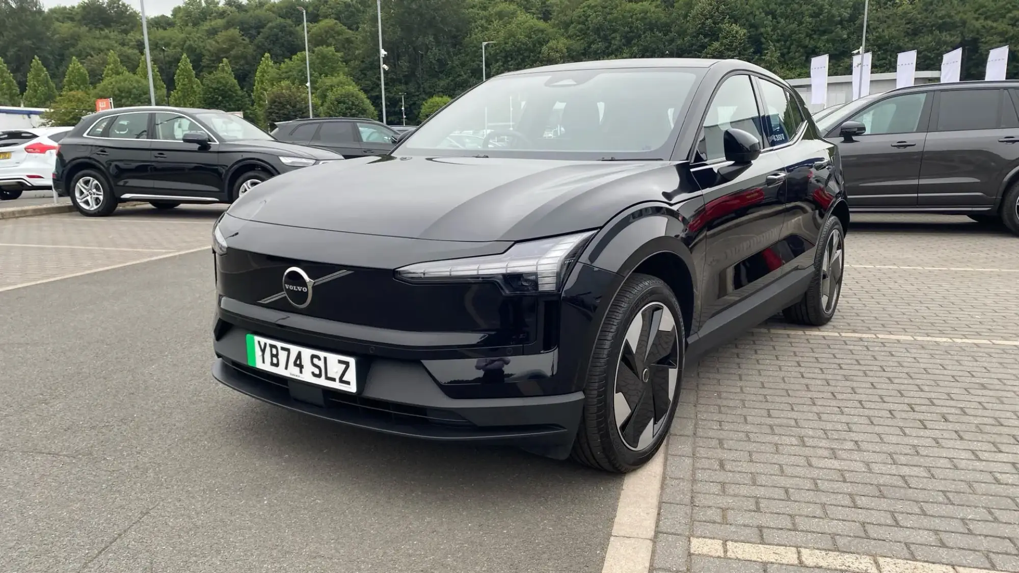 Volvo EX30 200kW SM Extended Range Plus 69kWh 5dr Auto YB74SLZ Image 3