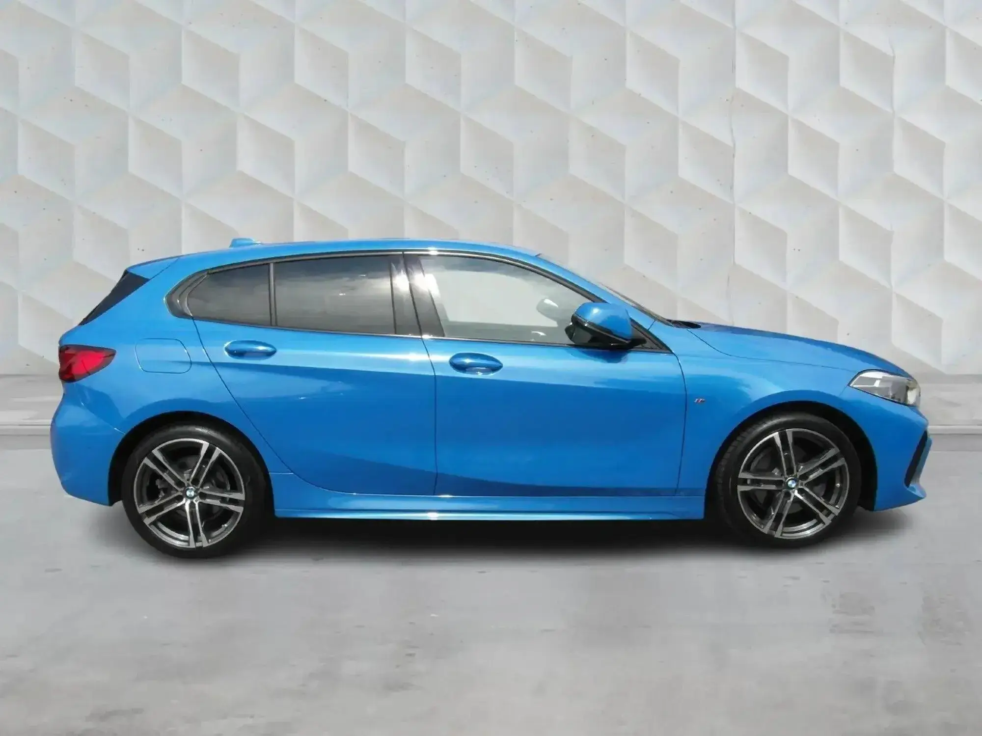 BMW 1 Series 1.5 118i M Sport (LCP) DCT Euro 6 (s/s) 5dr NC24ZPU Image 2