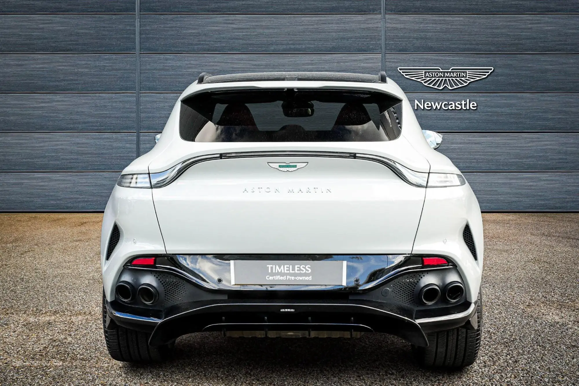 Aston Martin DBX Image 5