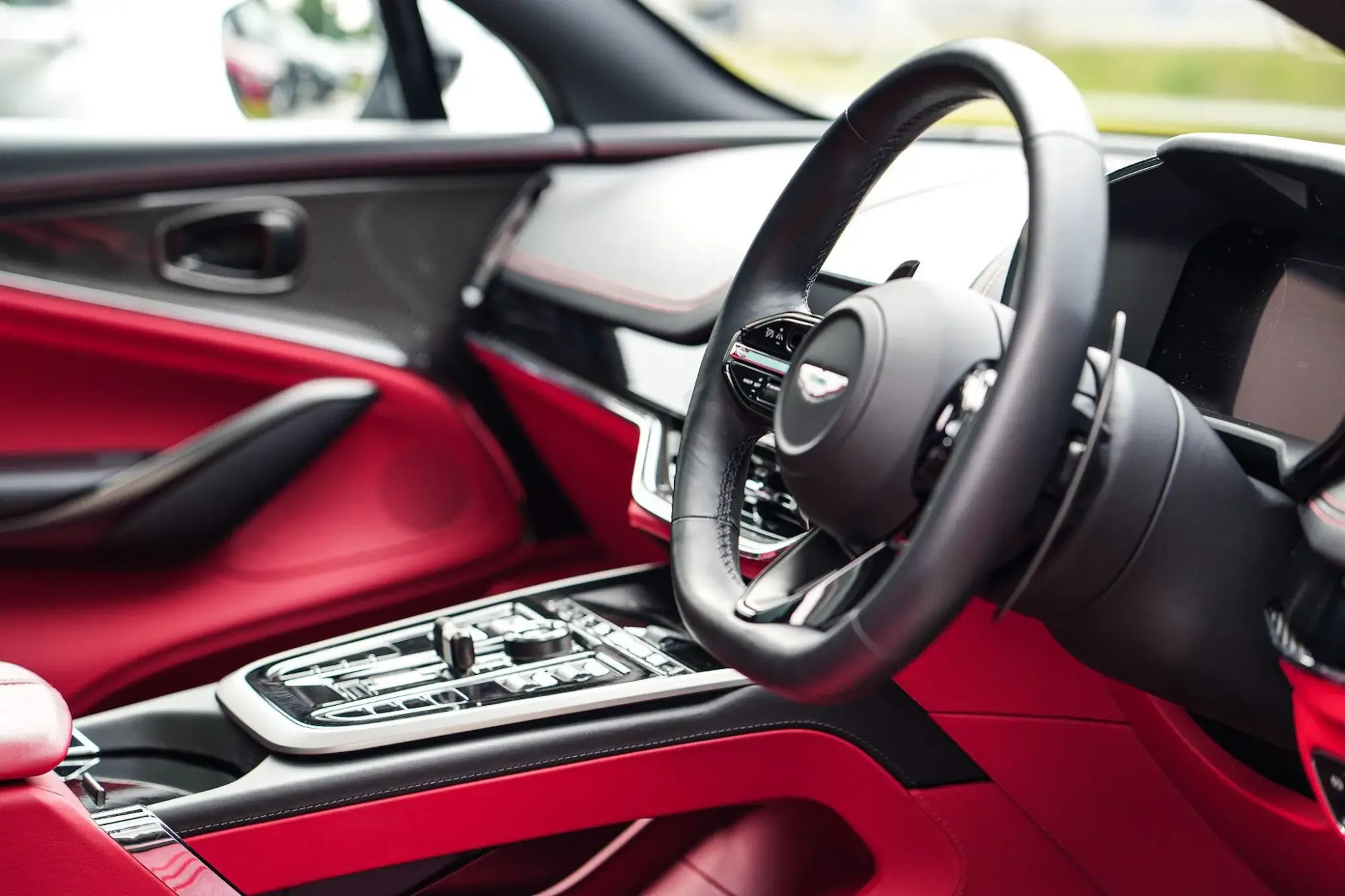 Aston Martin DBX Image 14