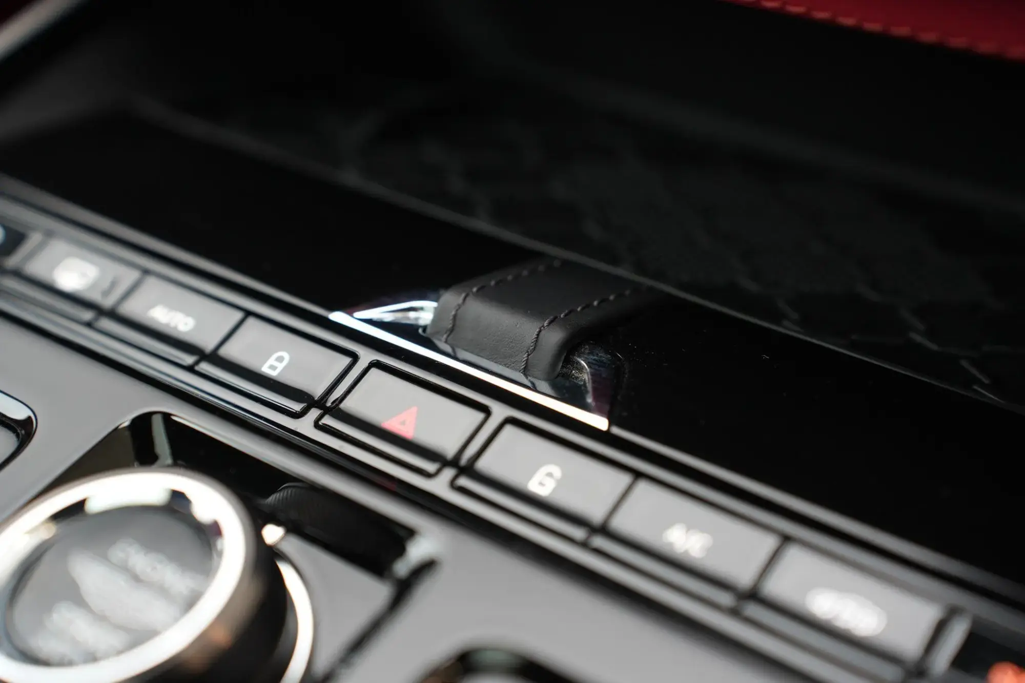 Aston Martin DBX Image 18