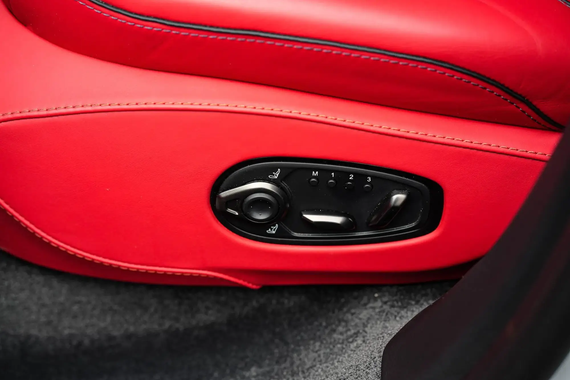 Aston Martin DBX Image 20
