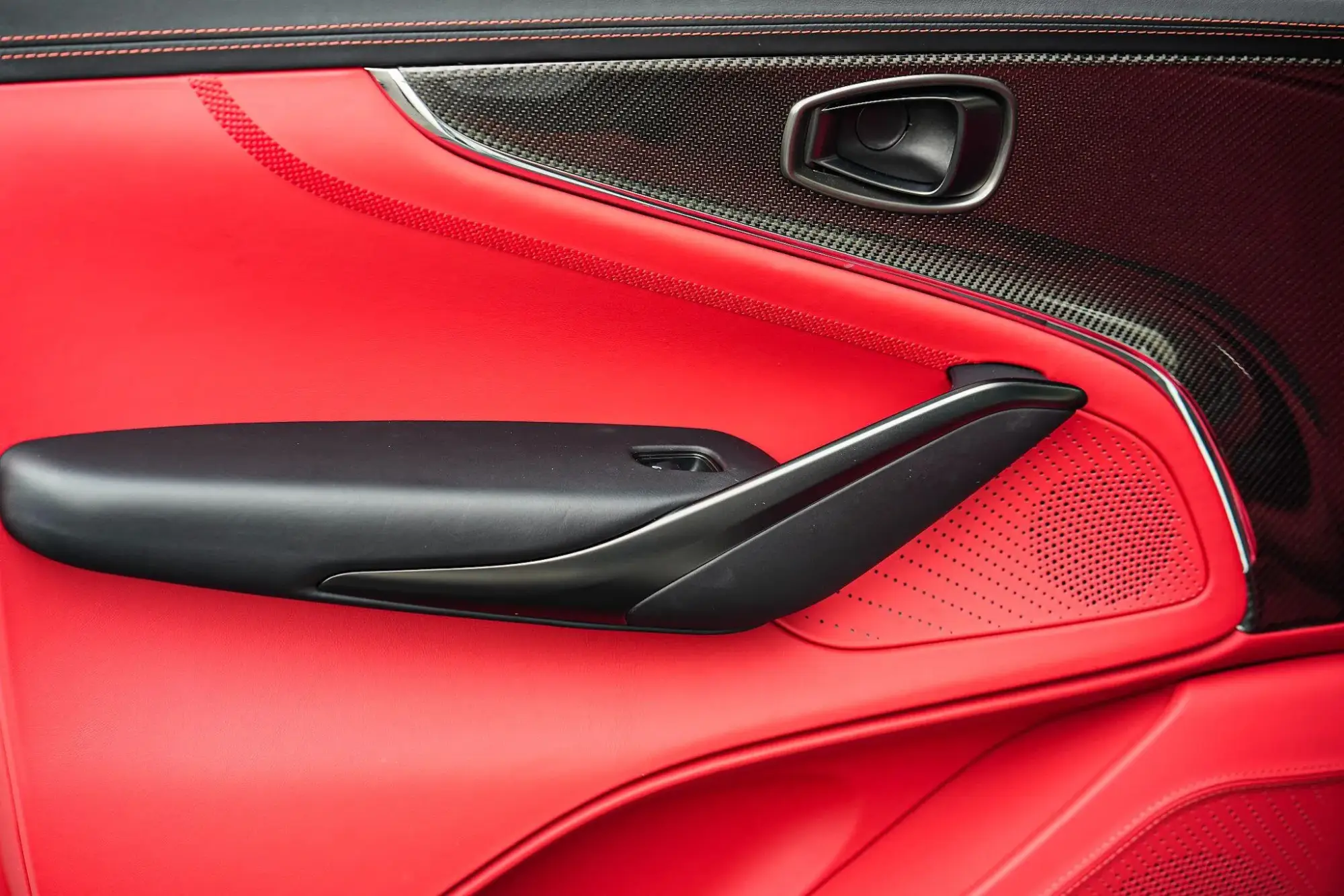 Aston Martin DBX Image 22
