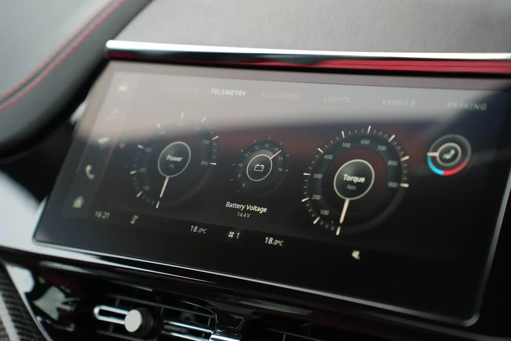 Aston Martin DBX Image 23