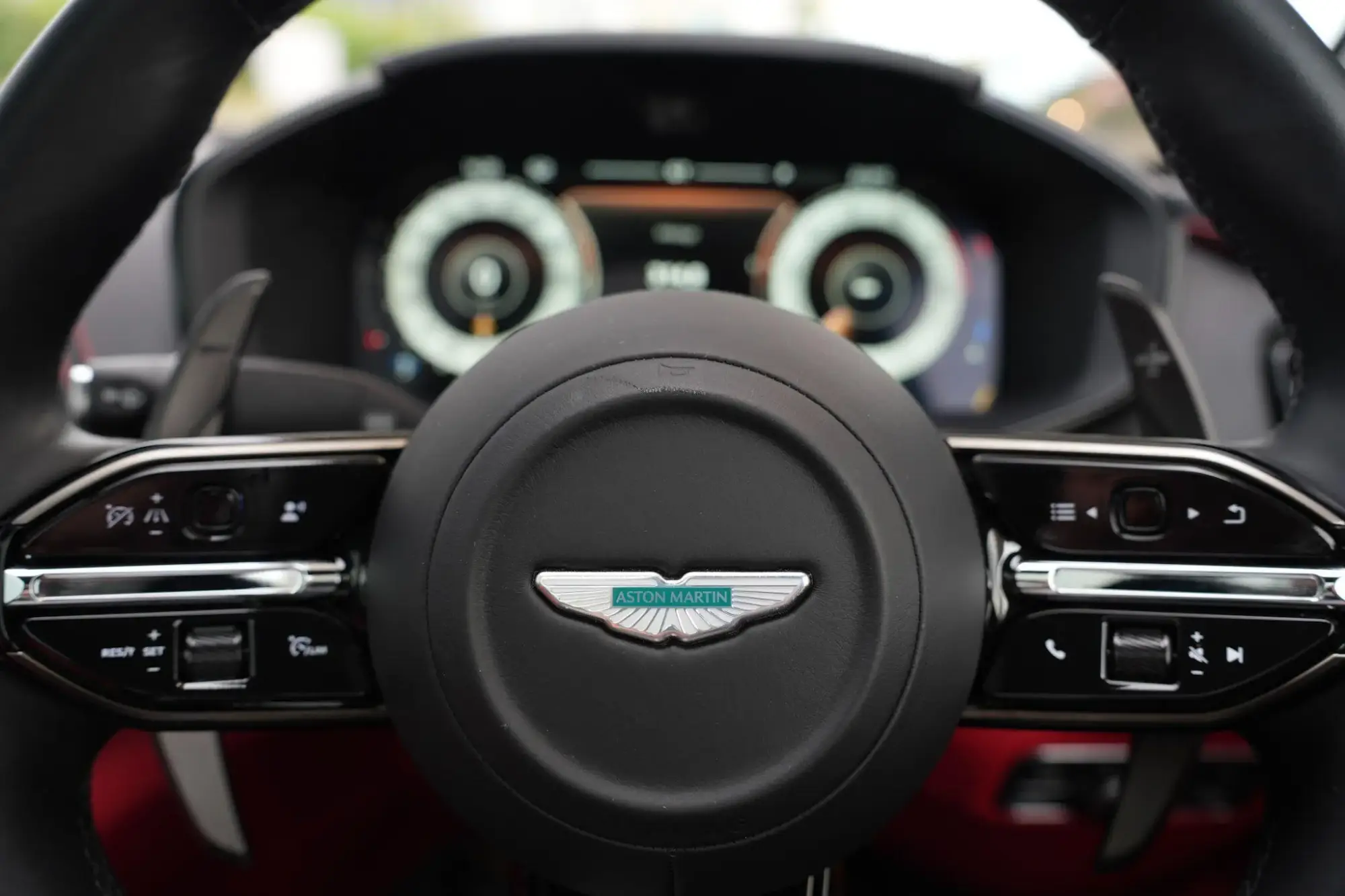 Aston Martin DBX Image 26
