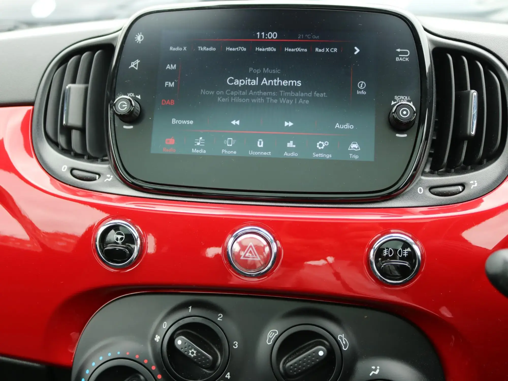 Fiat 500 Hybrid Image 18