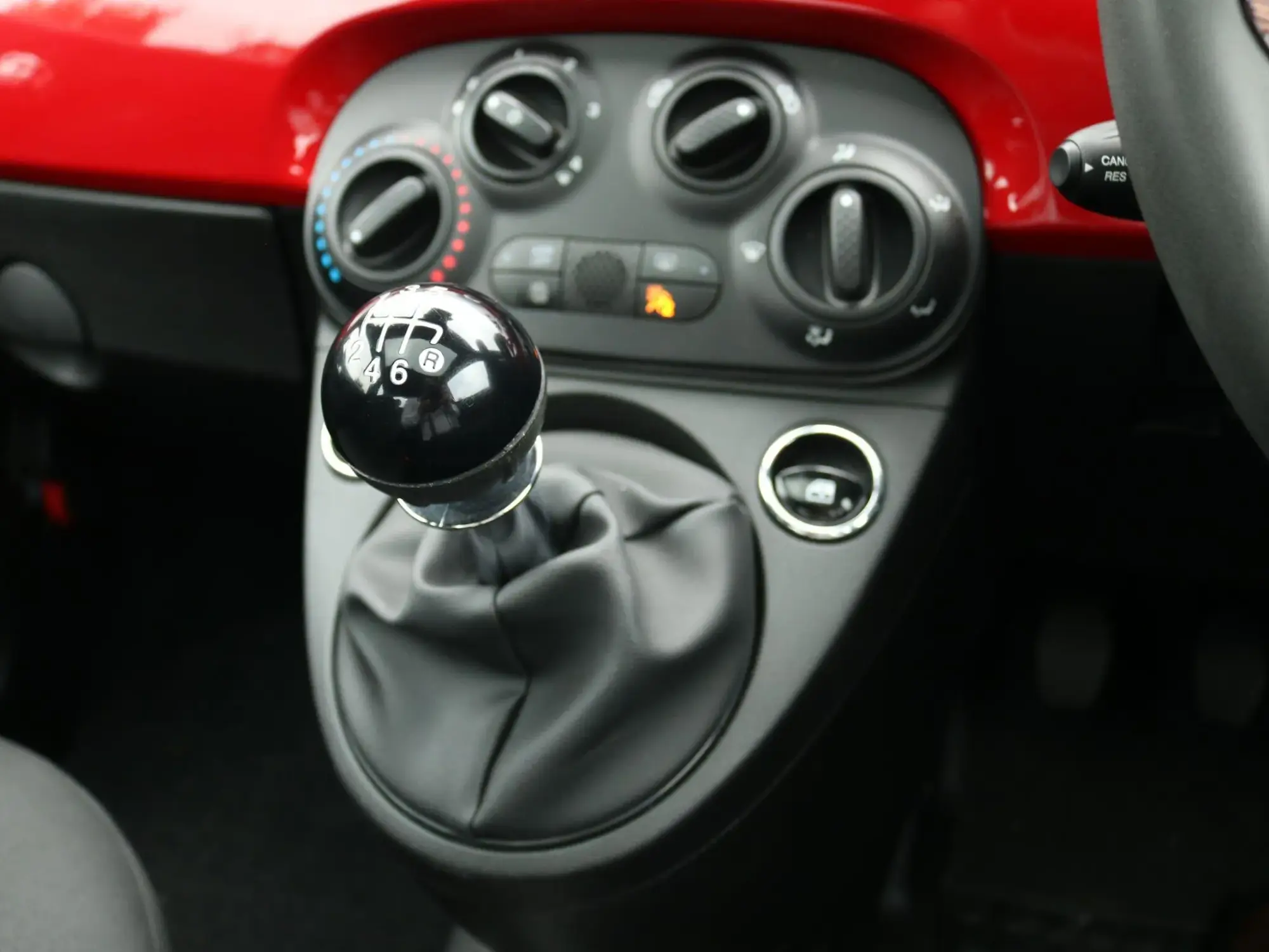 Fiat 500 Hybrid Image 20
