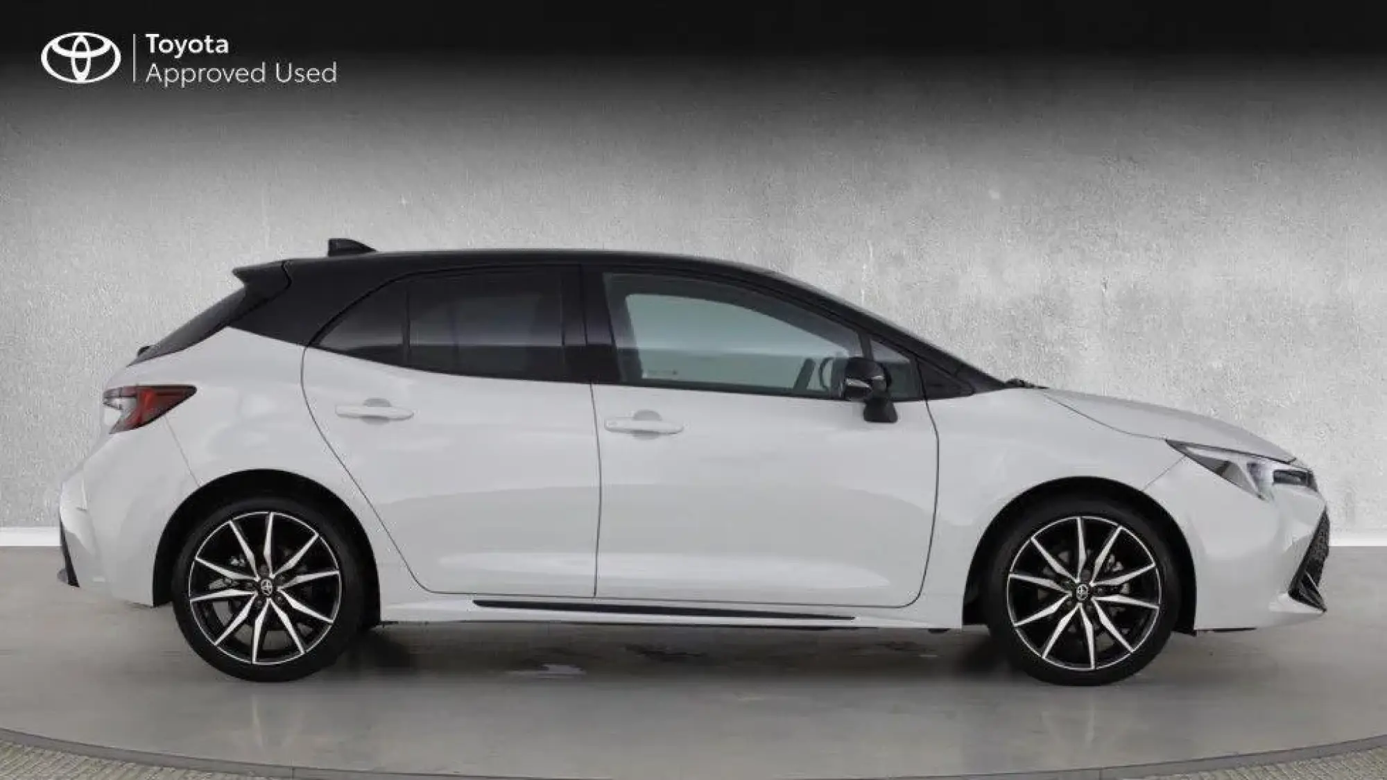 Toyota Corolla Hatchback Image 2
