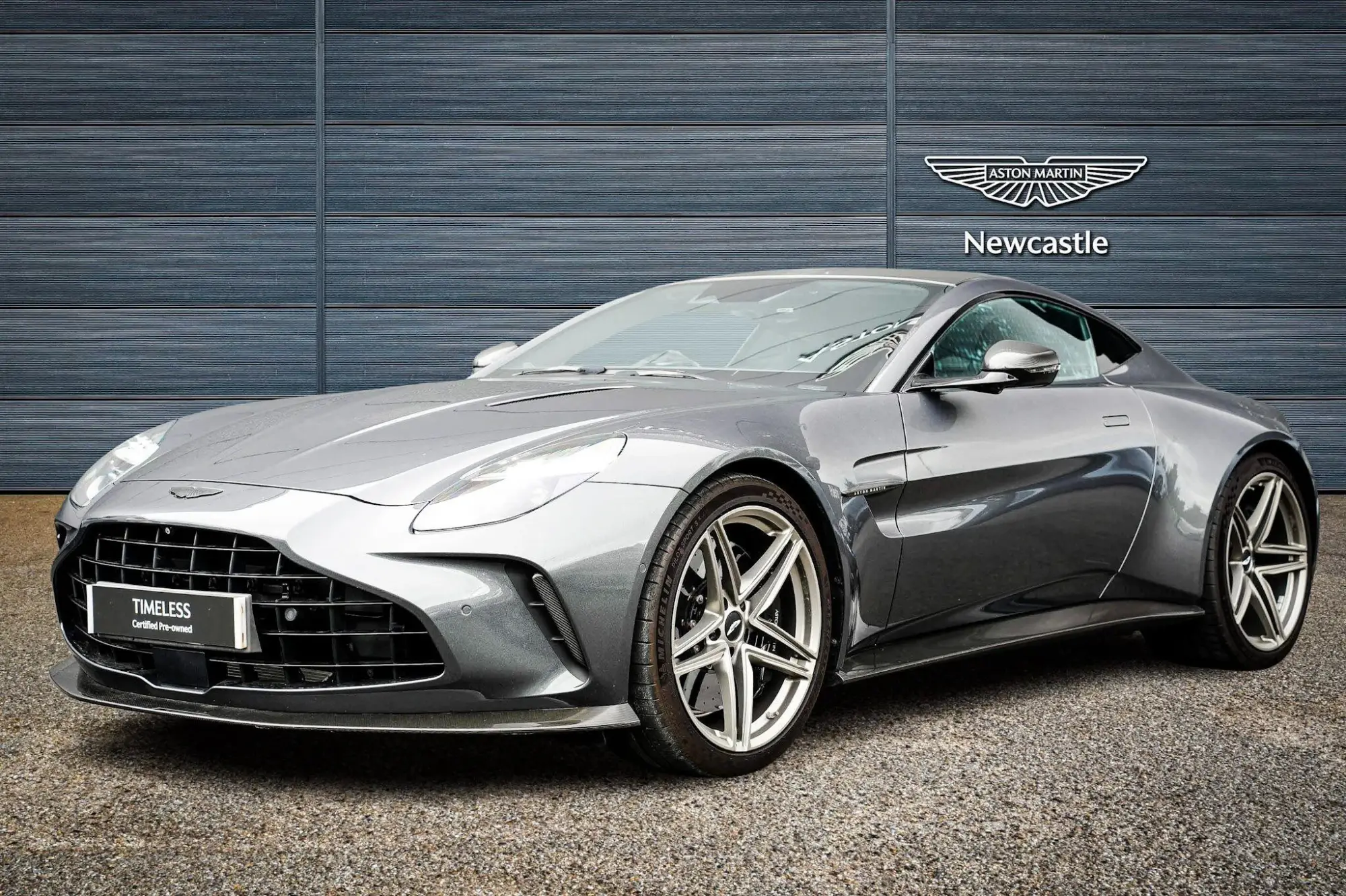Aston Martin Vantage Image 3