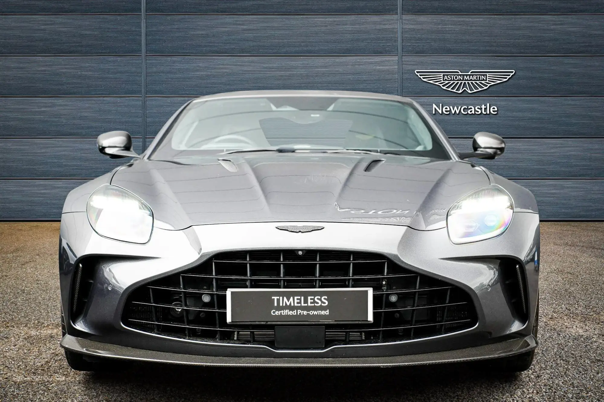 Aston Martin Vantage Image 2