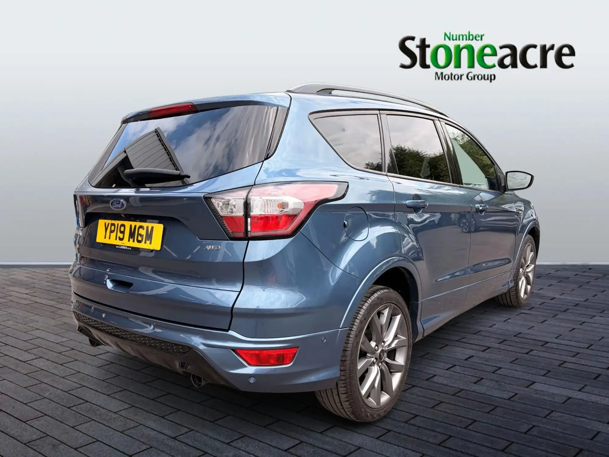 Ford Kuga 2.0 TDCi EcoBlue ST-Line AWD Euro 6 (s/s) 5dr YP19MGM Image 3