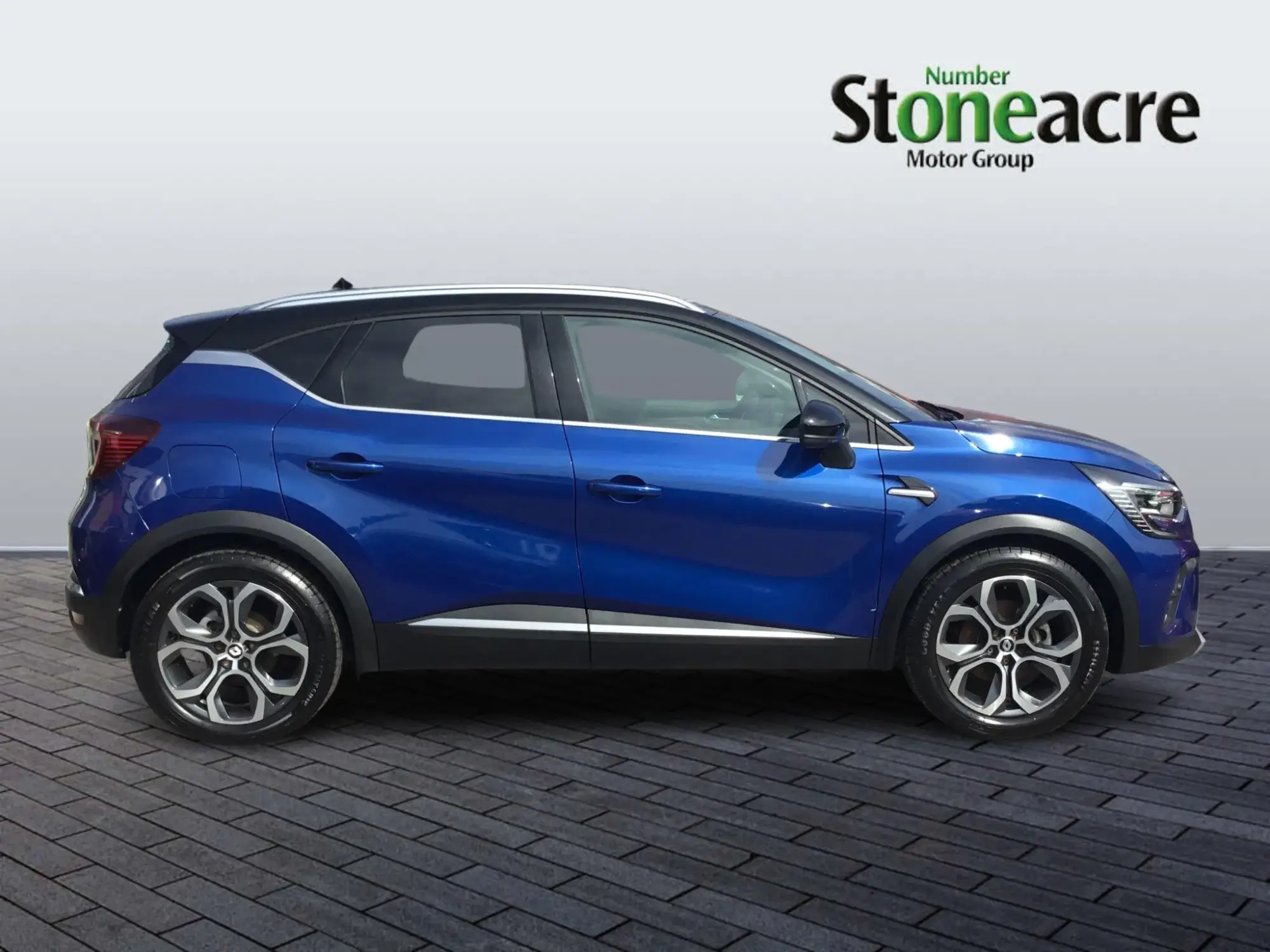 Renault Captur E-Tech Image 2