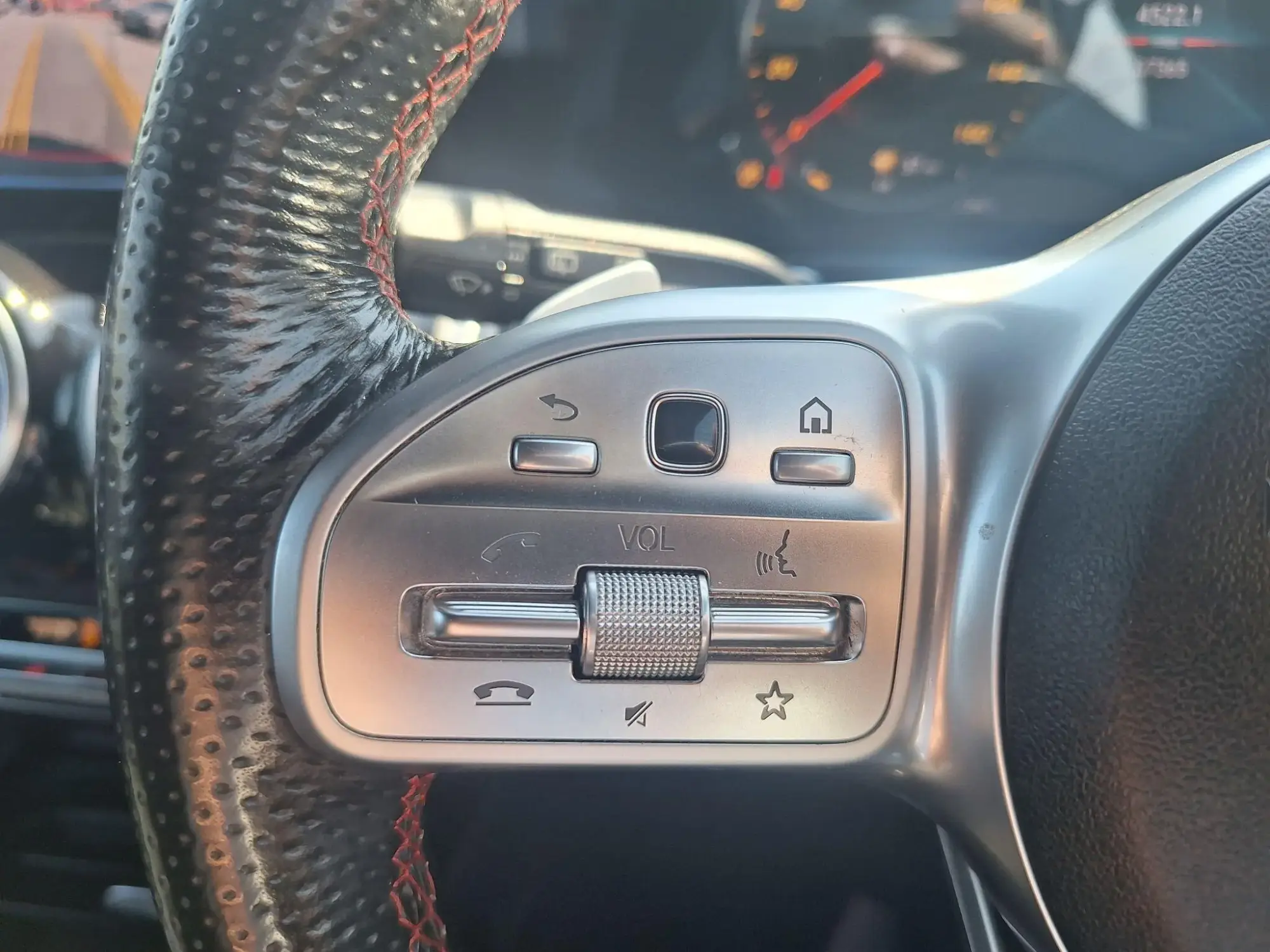Mercedes-Benz GLB Image 18 Mercedes-Benz GLB Image 18