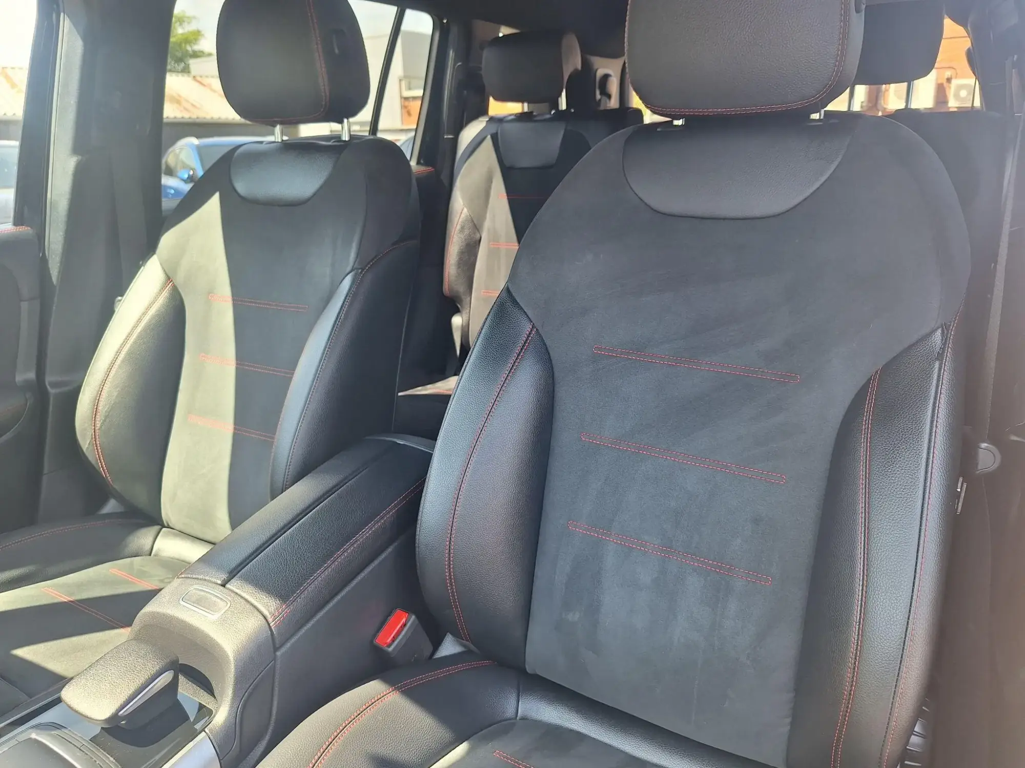 Mercedes-Benz GLB Image 32 Mercedes-Benz GLB Image 32