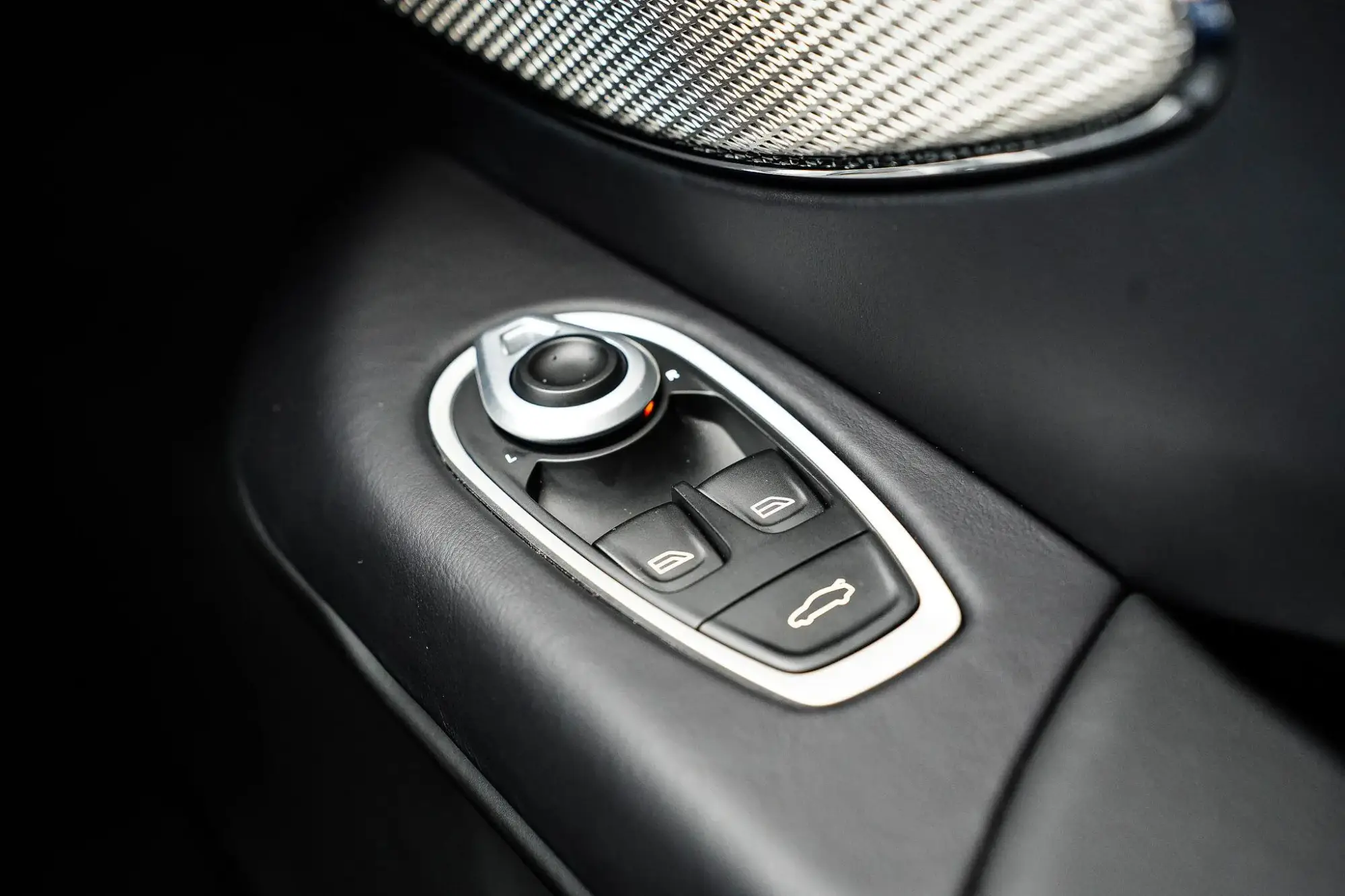 Aston Martin Vantage Image 17 Aston Martin Vantage Image 17