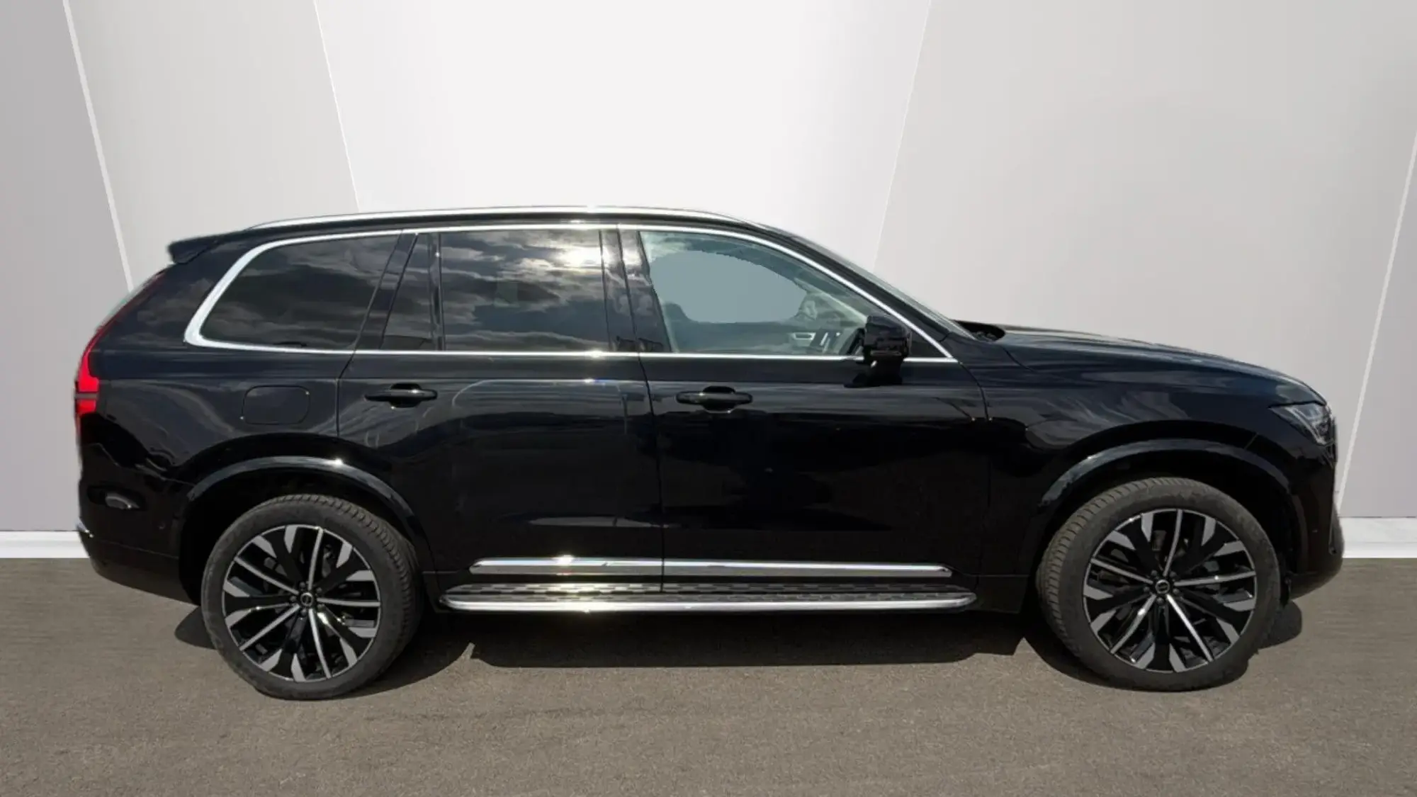 Volvo XC90 Plug-In Hybrid 2.0 T8 18.8kWh Ultra Bright Auto 4WD Euro 6 (s/s) 5dr OV75LOA Image 3