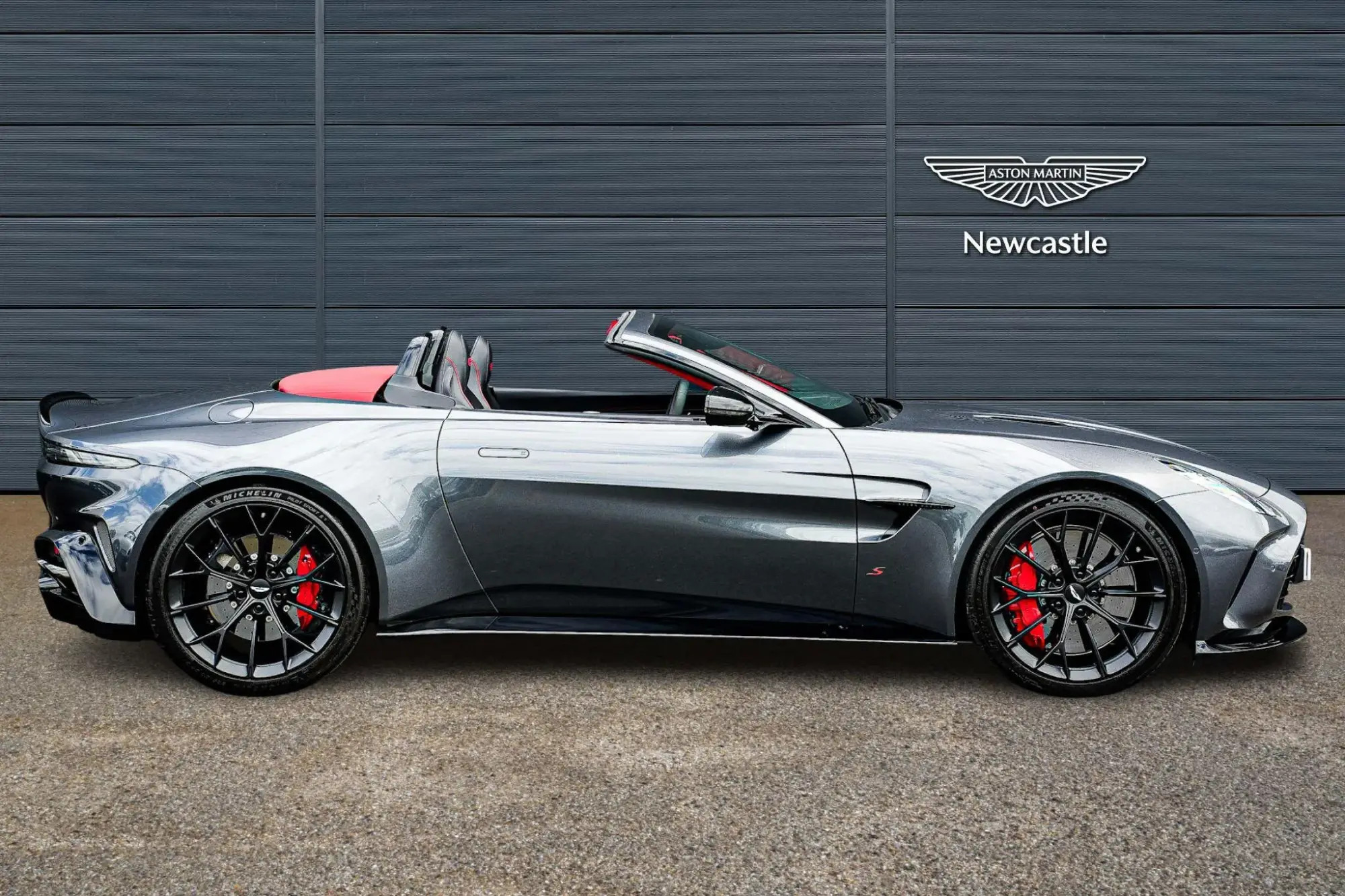Aston Martin Vantage Image 8 Aston Martin Vantage Image 8