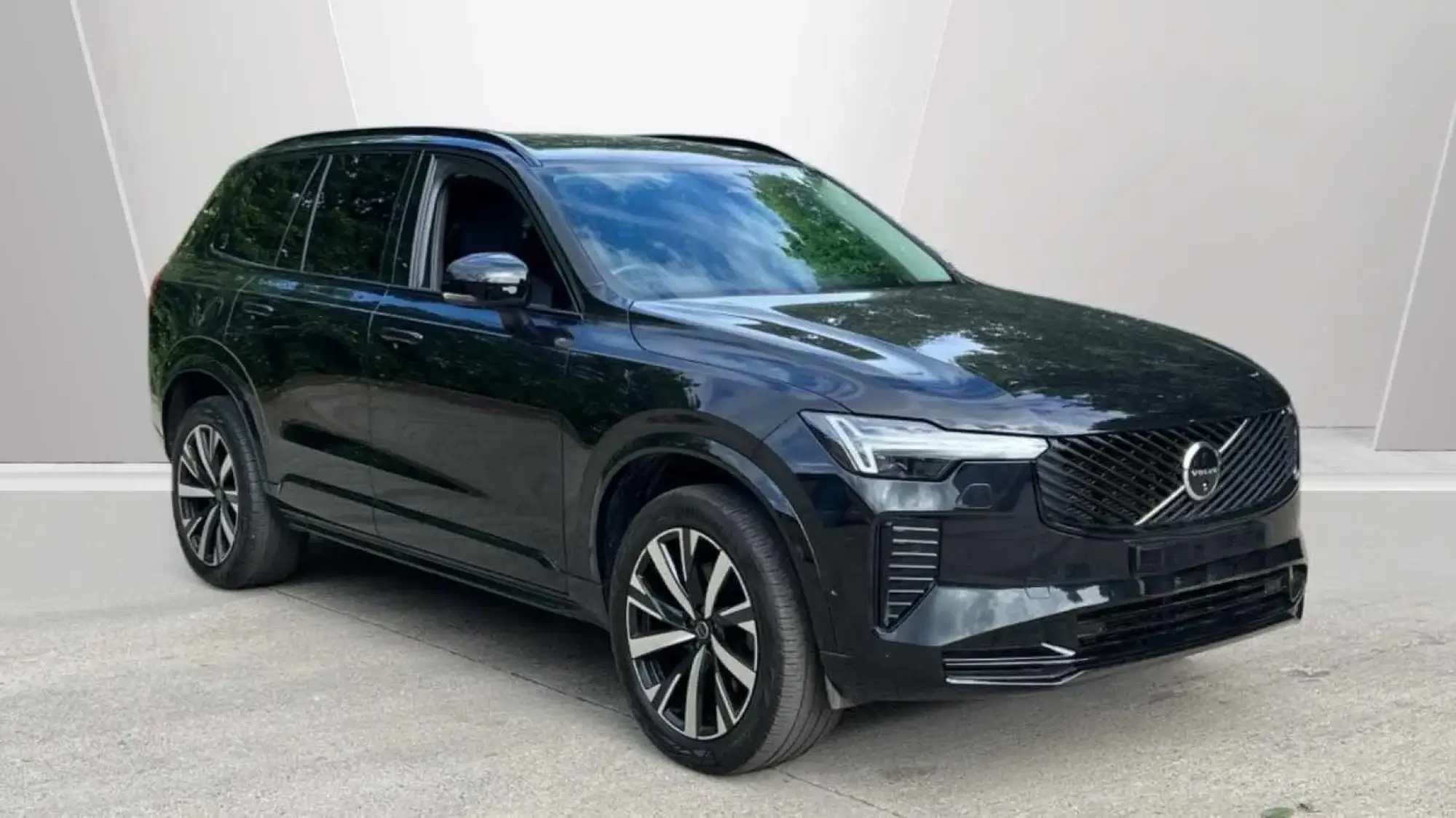 Volvo XC90 Plug-In Hybrid Image 1 Volvo XC90 Plug-In Hybrid Image 1