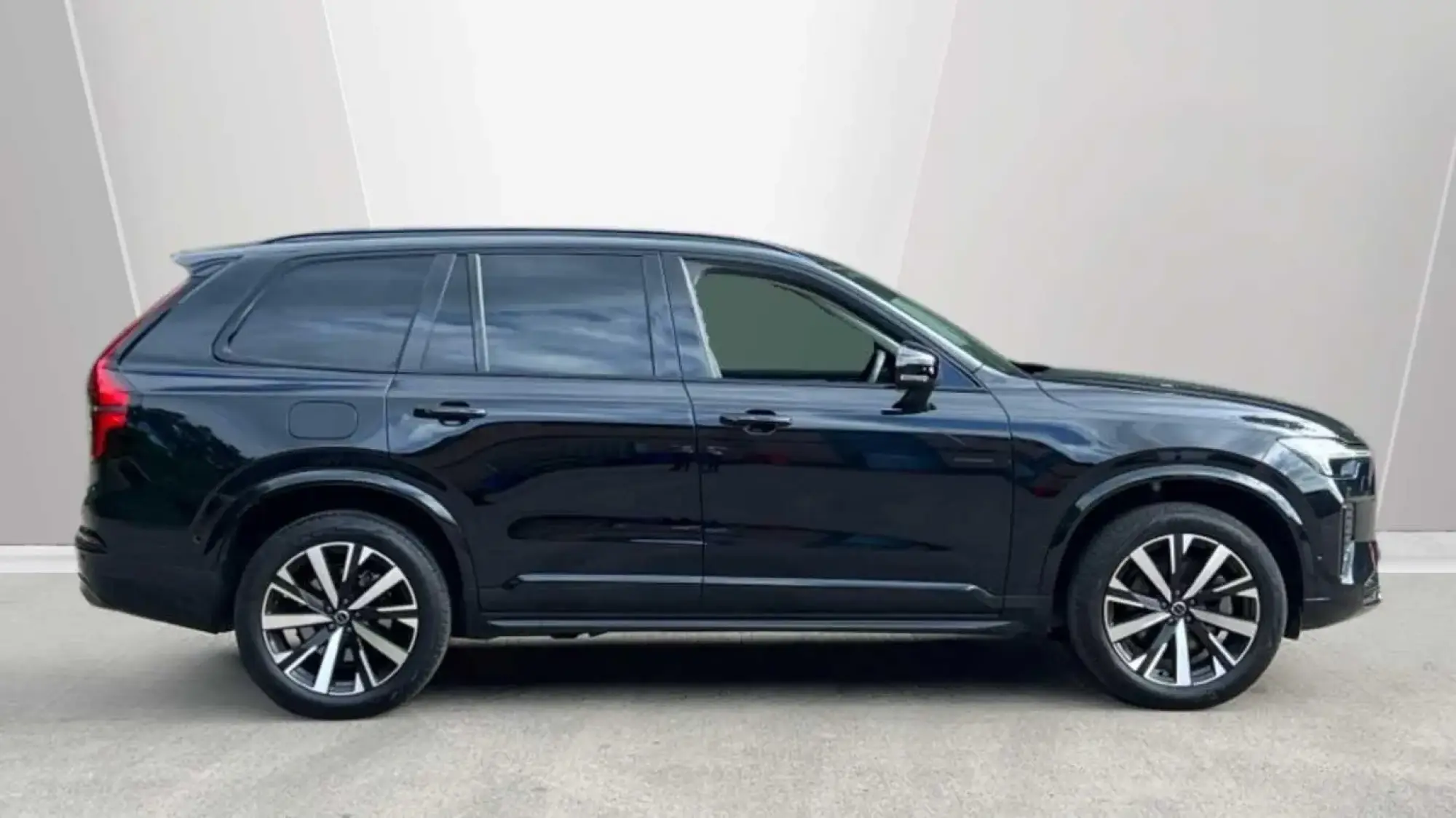 Volvo XC90 Plug-In Hybrid Image 3 Volvo XC90 Plug-In Hybrid Image 3