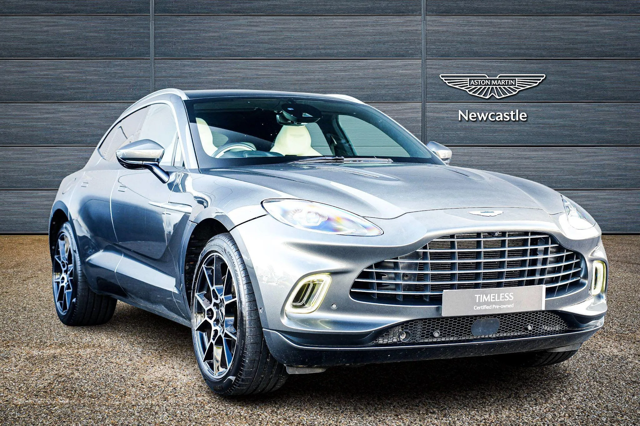 Aston Martin DBX
