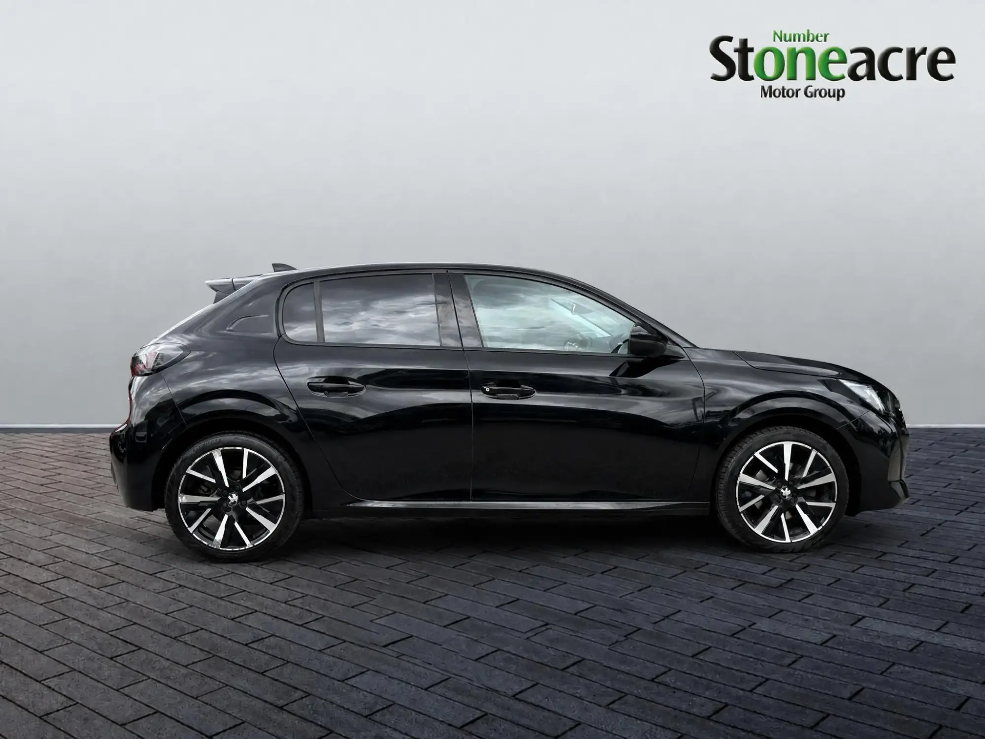 Peugeot 208 1.2 PureTech Allure Premium Hatchback 5dr Petrol Manual Euro 6 (s/s) (100 ps) YE21AVF Image 2