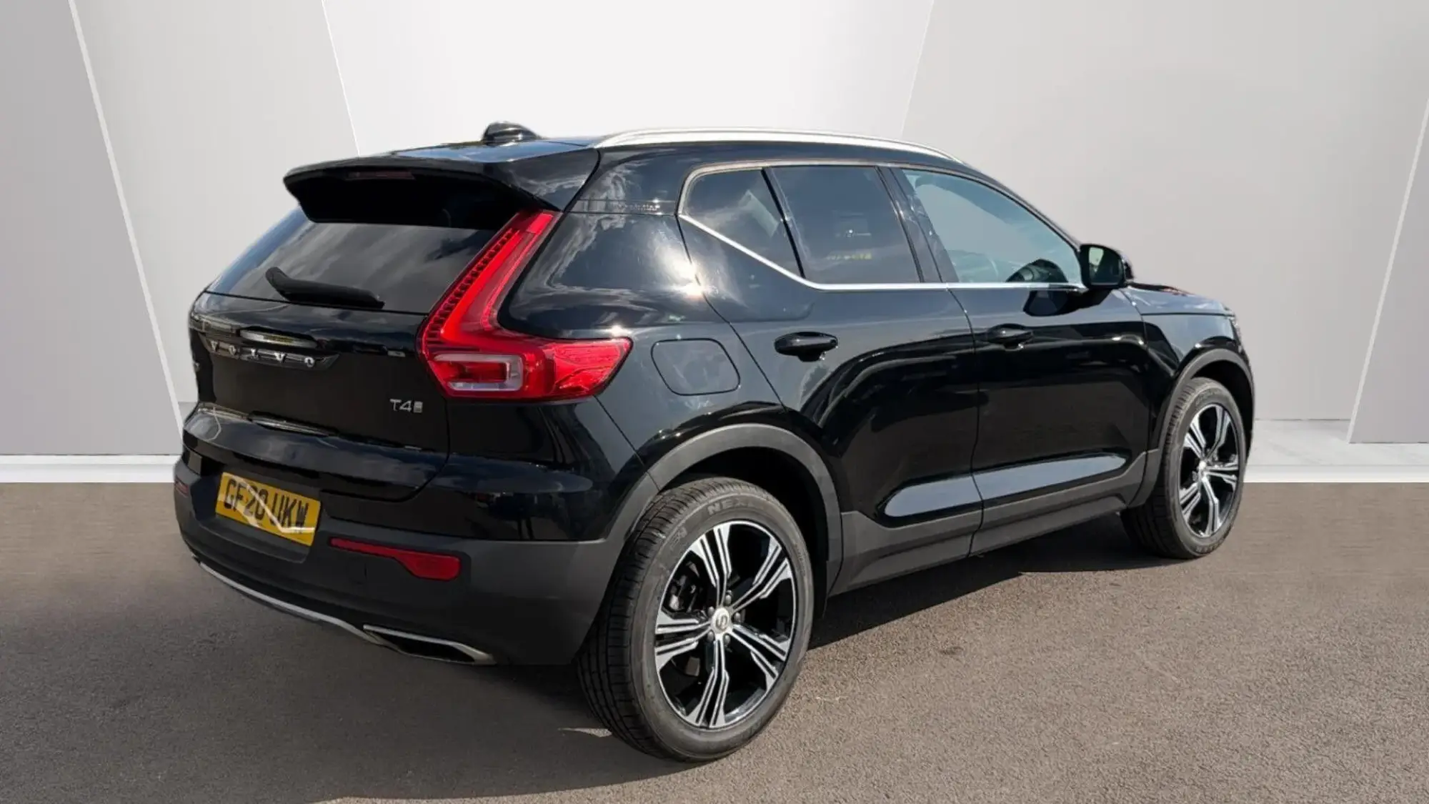 Volvo XC40 Inscription Pro T4 J77FEN Image 2