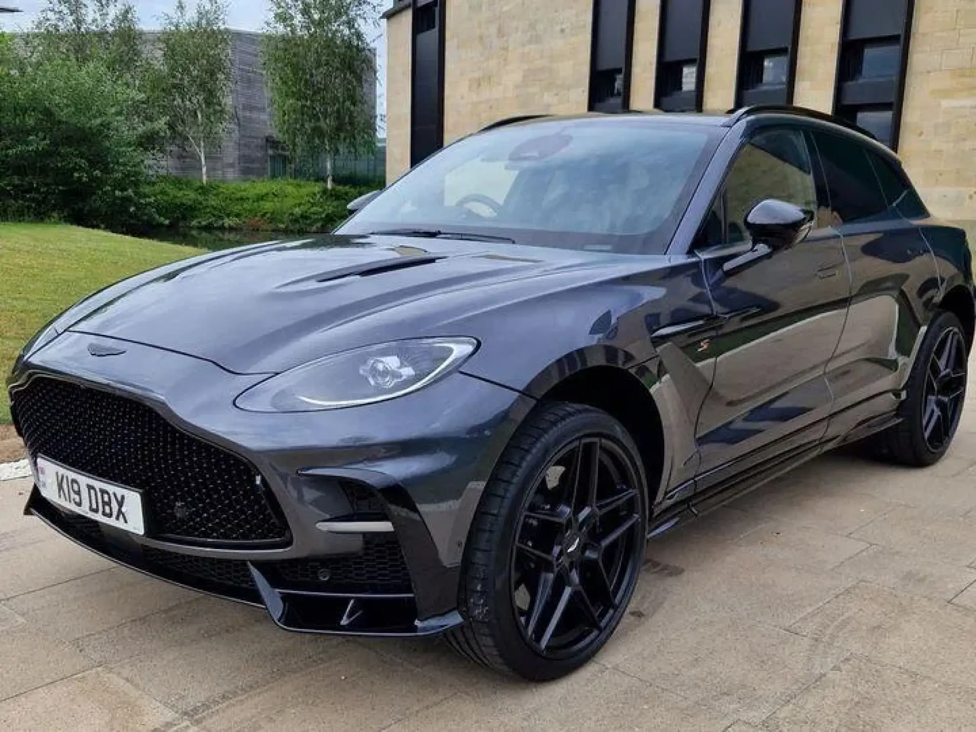 Aston Martin DBX Image 2