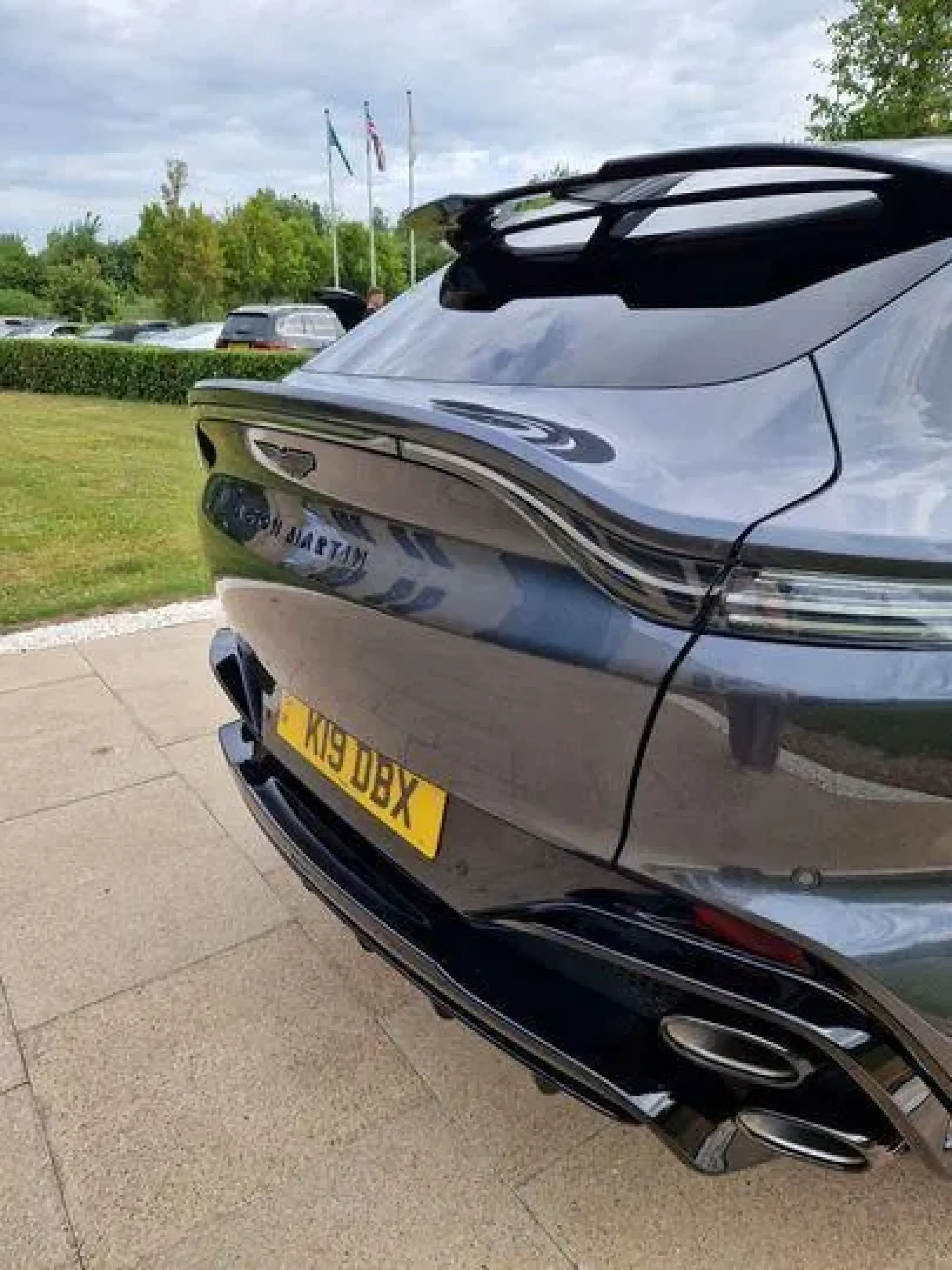 Aston Martin DBX Image 9