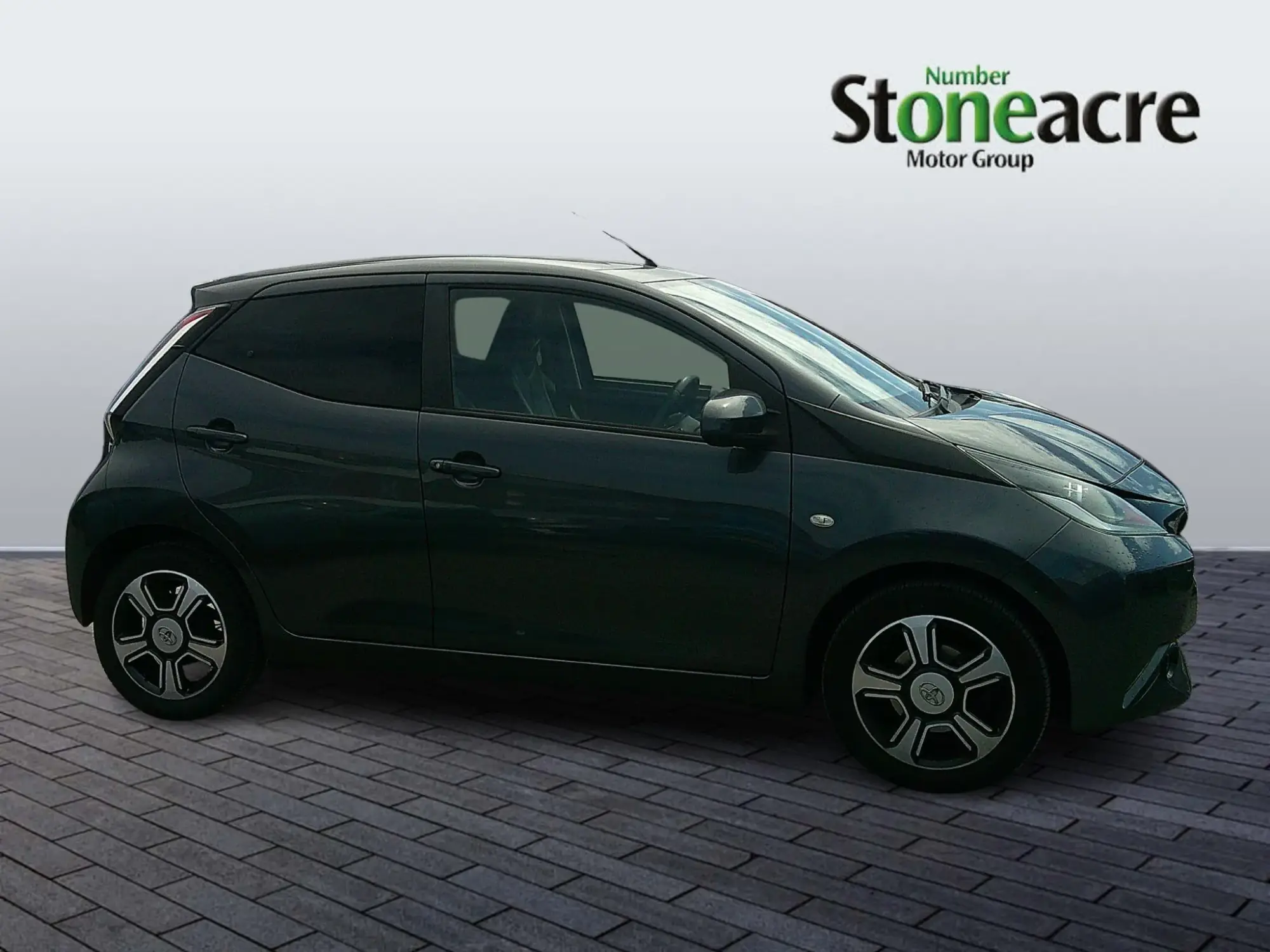 Toyota Aygo 1.0 VVT-i x-clusiv3 Euro 6 5dr FN17HGL Image 2