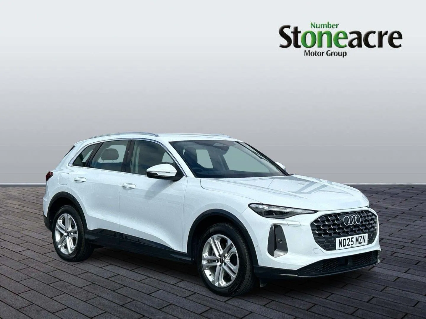 Audi Q5 listing photo