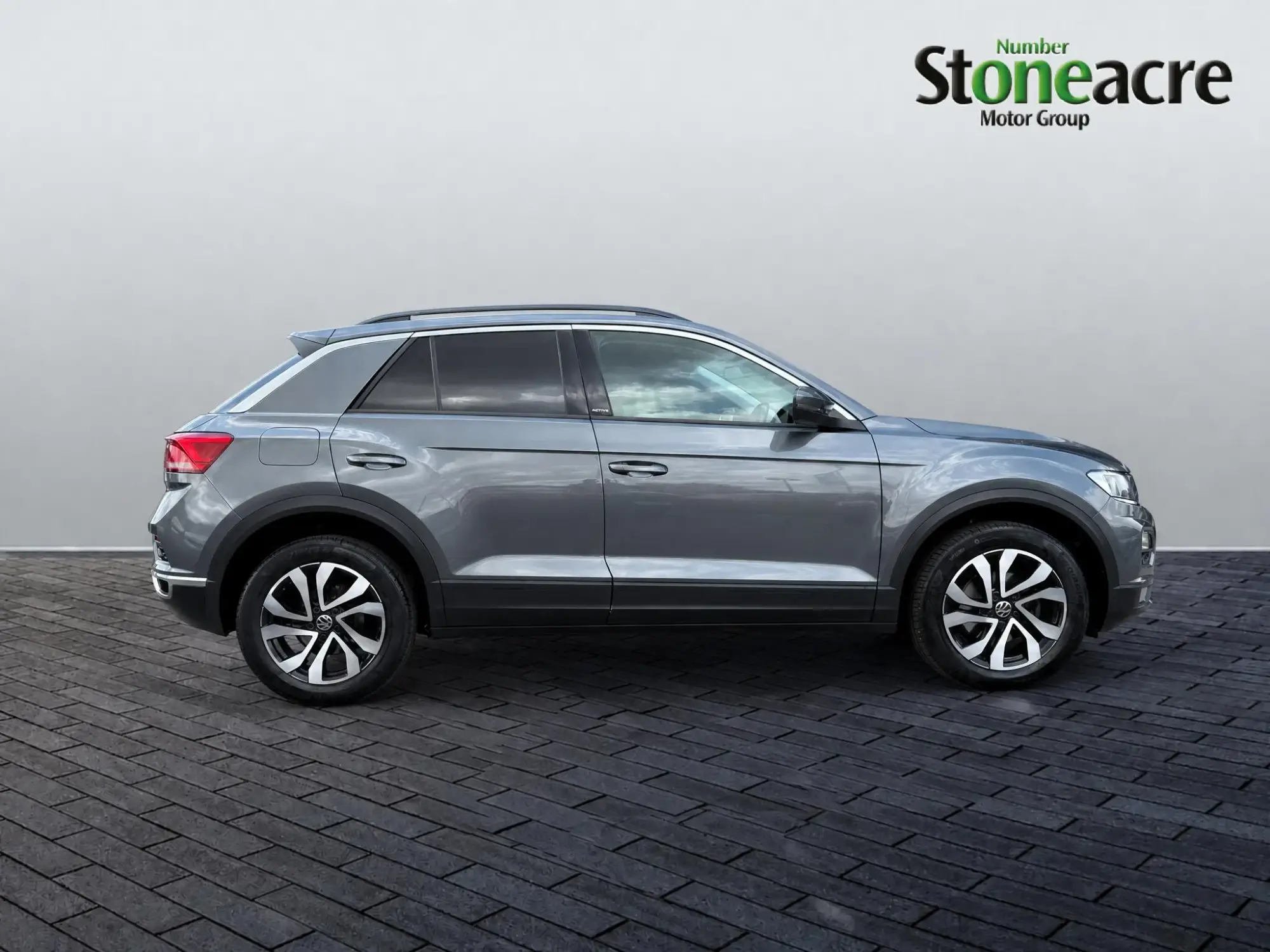 Volkswagen T-Roc 2.0 TDI Active Euro 6 (s/s) 5dr HF22VRR Image 2