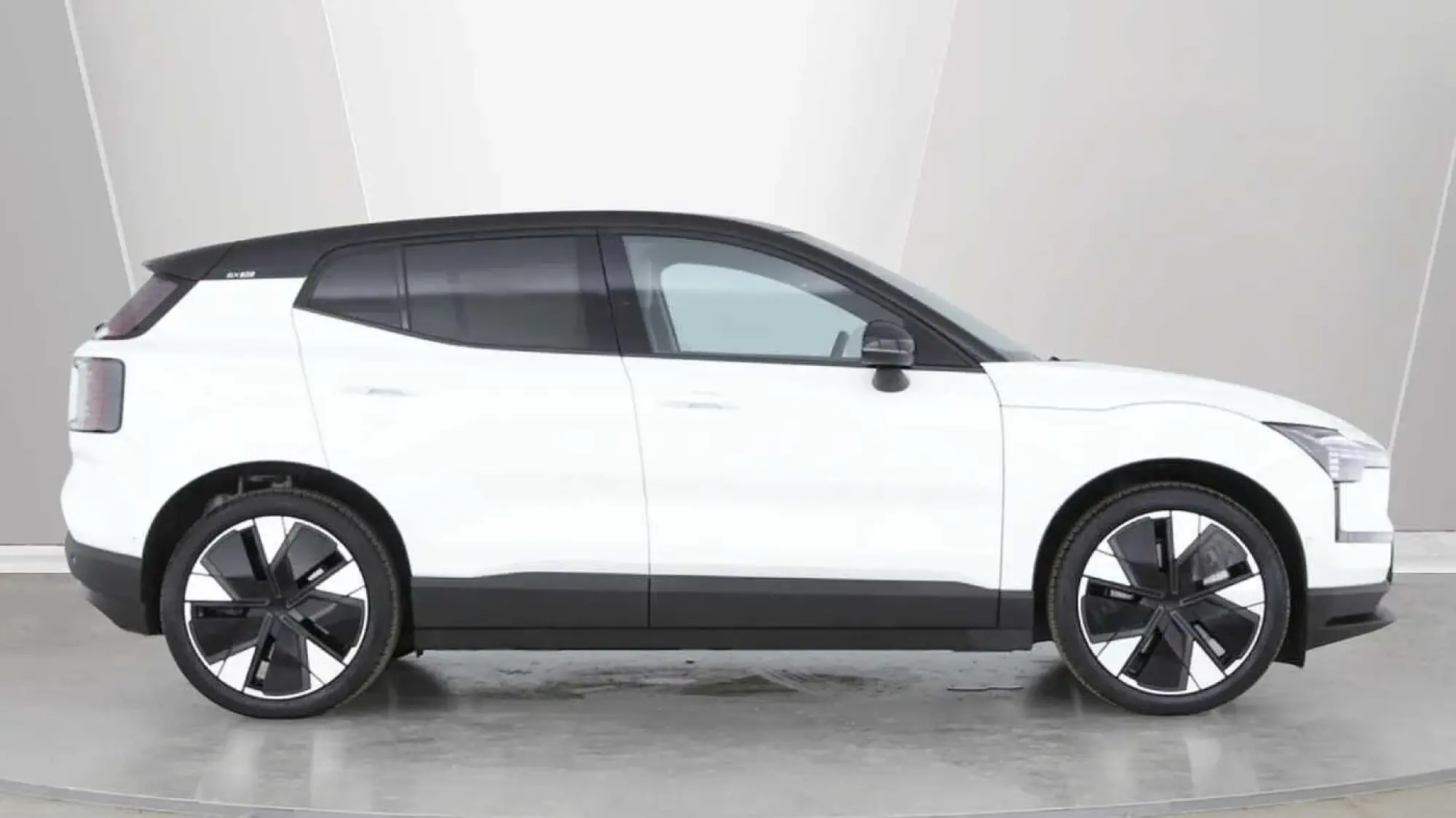 Volvo EX30 Image 2