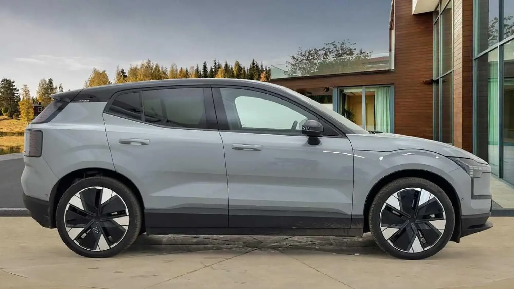 Volvo EX30 Image 2