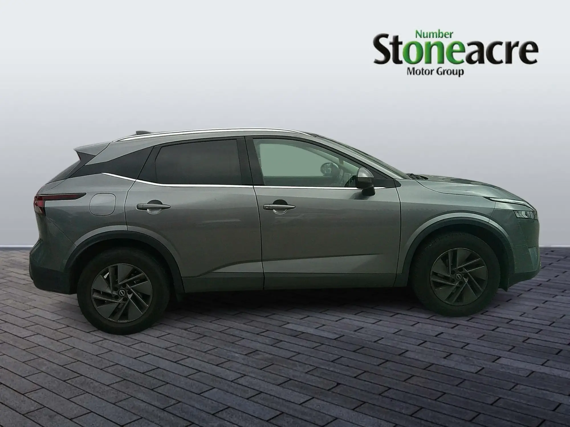 Nissan Qashqai 1.3 DIG-T MHEV Acenta Premium Euro 6 (s/s) 5dr FP22CFX Image 2