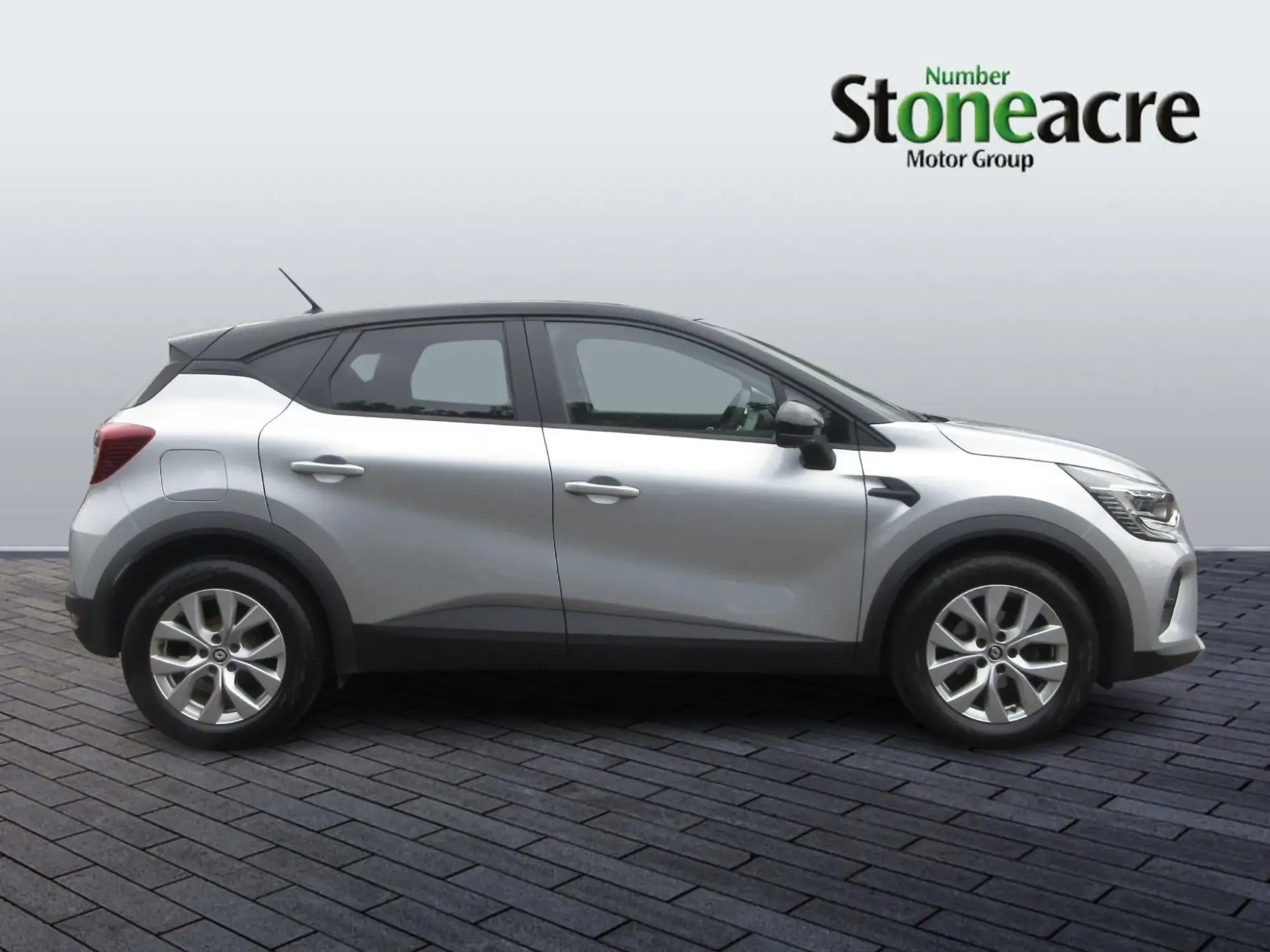 Renault Captur Image 2