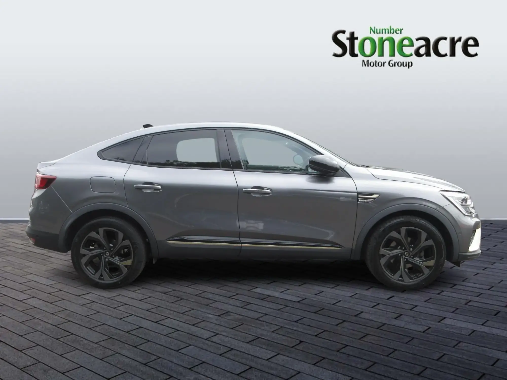 Renault Arkana E-Tech 1.6 E-Tech full hybrid 145 Engineered 5dr Auto WP23UFR Image 2