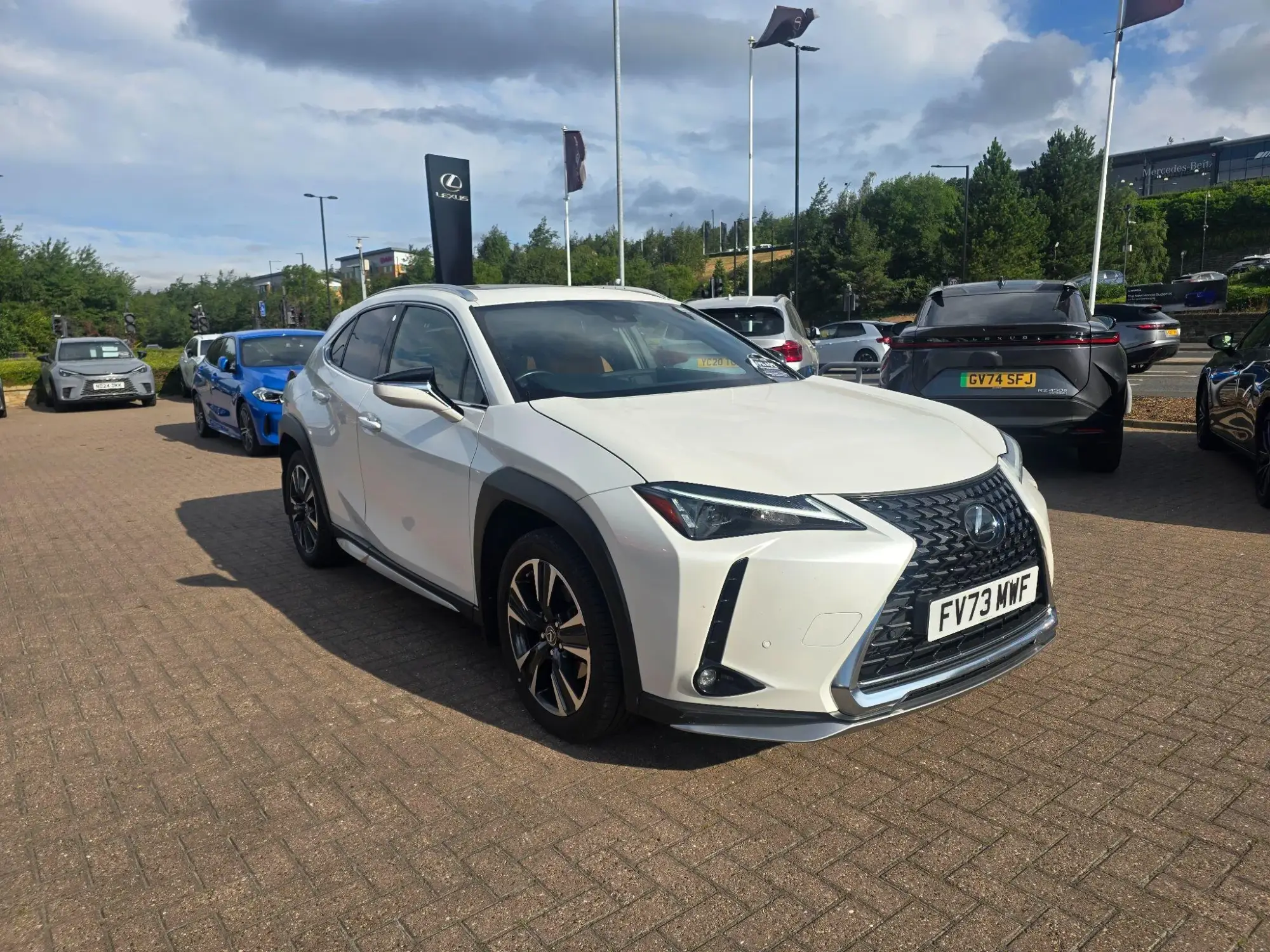 Lexus UX Self-Charging Hybrid 2.0h Premium Plus E-CVT Euro 6 (s/s) 5dr FV73MWF Image 1