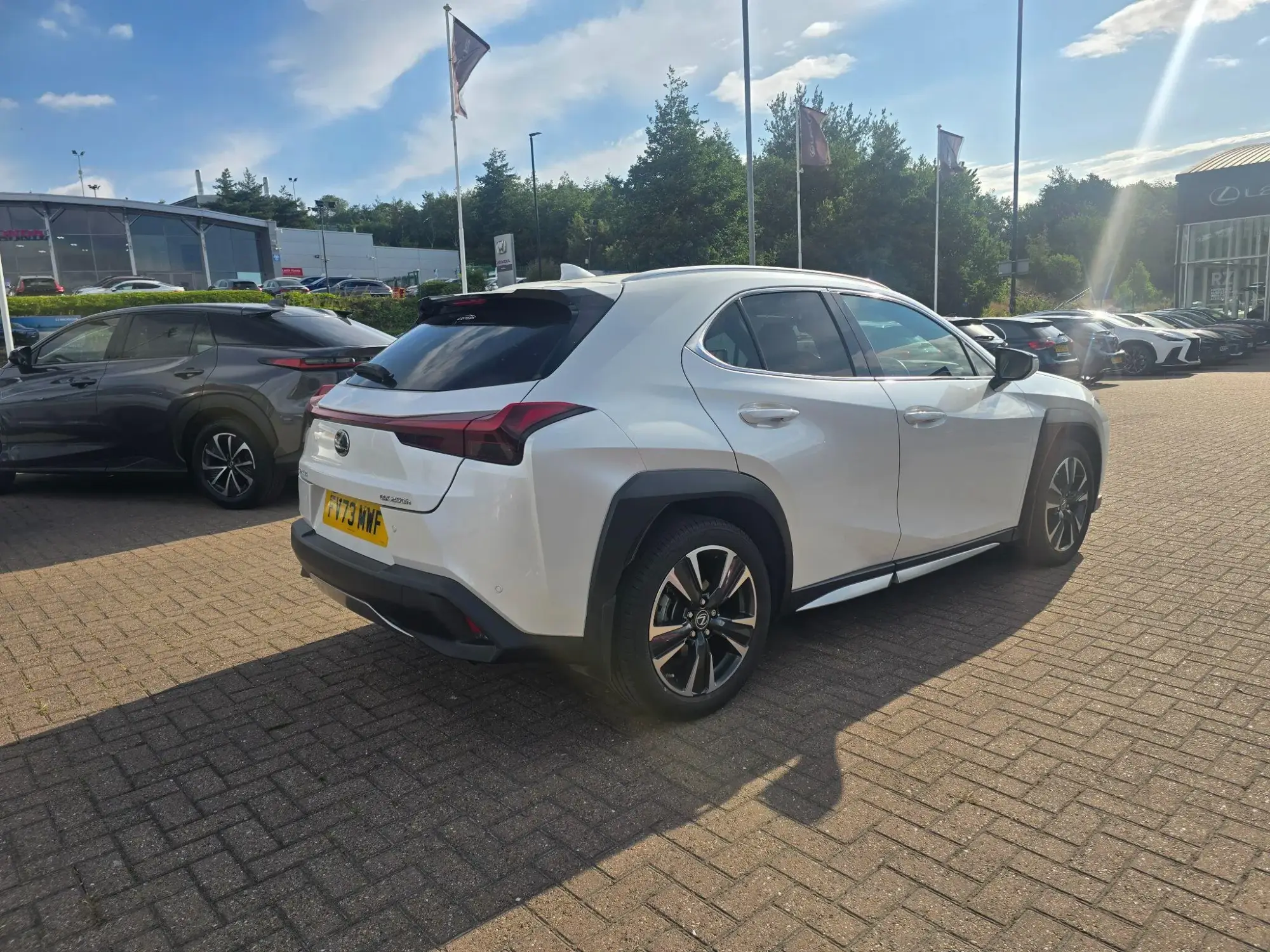 Lexus UX Self-Charging Hybrid 2.0h Premium Plus E-CVT Euro 6 (s/s) 5dr FV73MWF Image 3