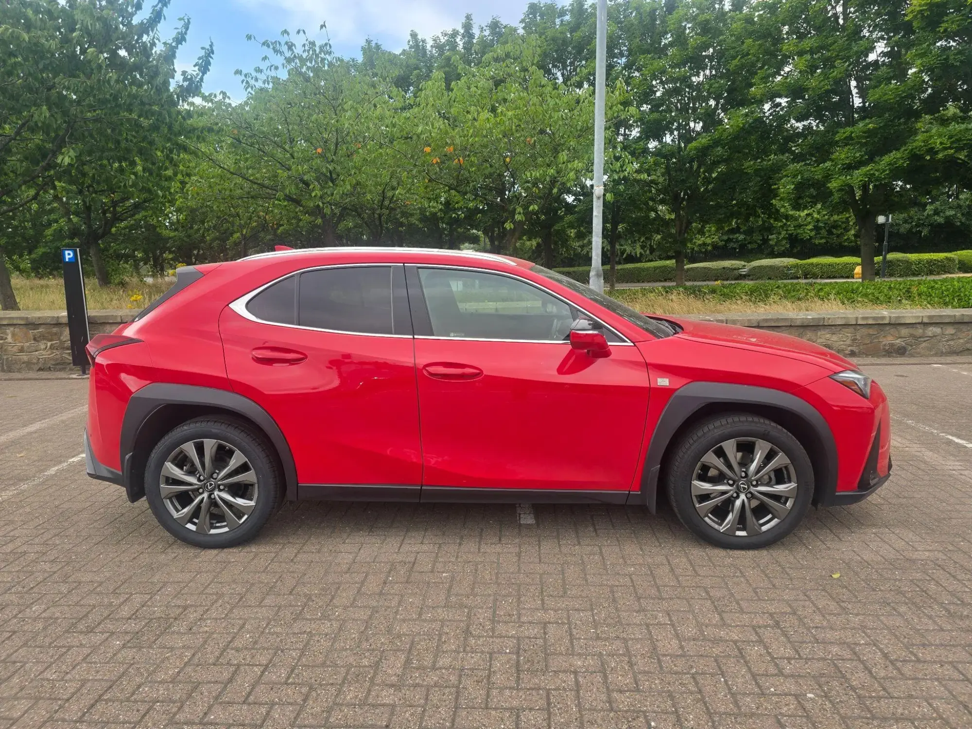 Lexus UX Self-Charging Hybrid 250h 2.0 F-Sport Design 5dr CVT NA72FOK Image 2