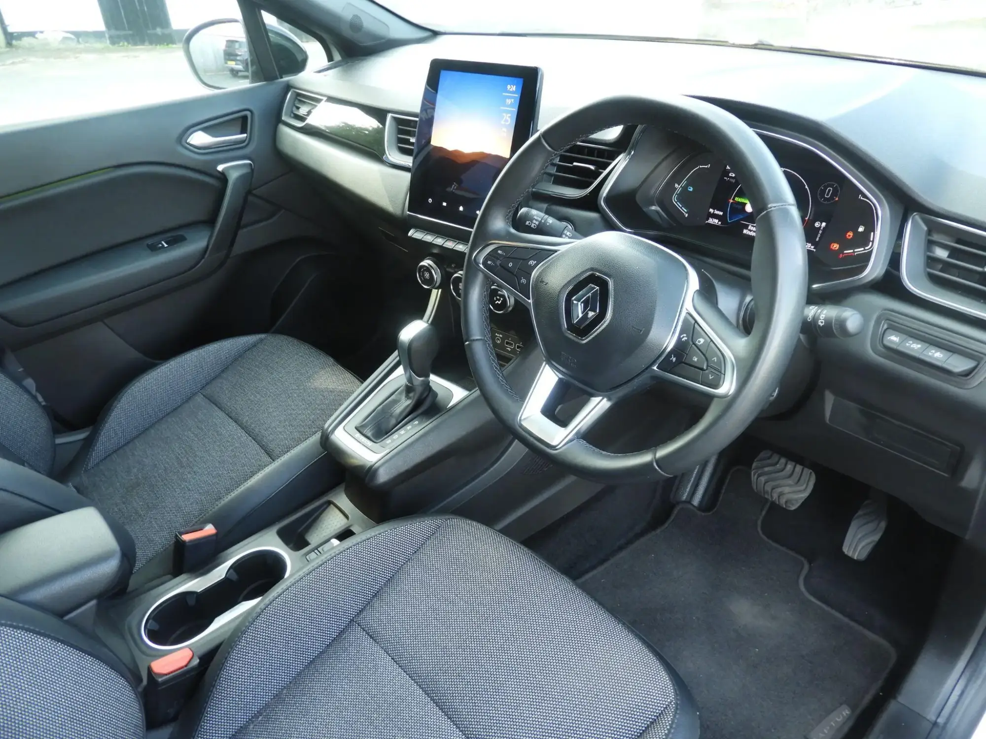 Renault Captur E-Tech 1.6 E-TECH Rive Gauche SE Auto Euro 6 (s/s) 5dr DL72PHU Image 3
