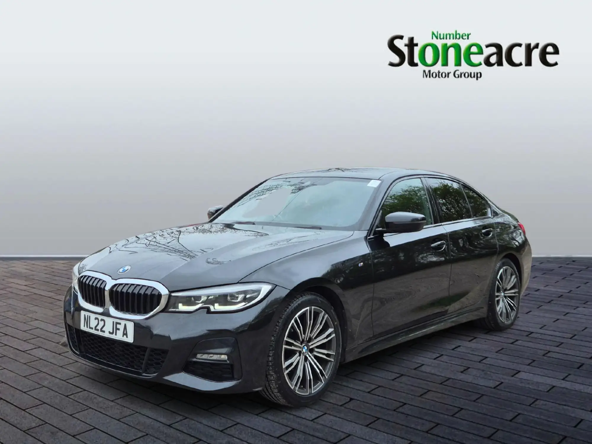 BMW 3 Series 2.0 320i M Sport Auto Euro 6 (s/s) 4dr NL22JFA Image 3