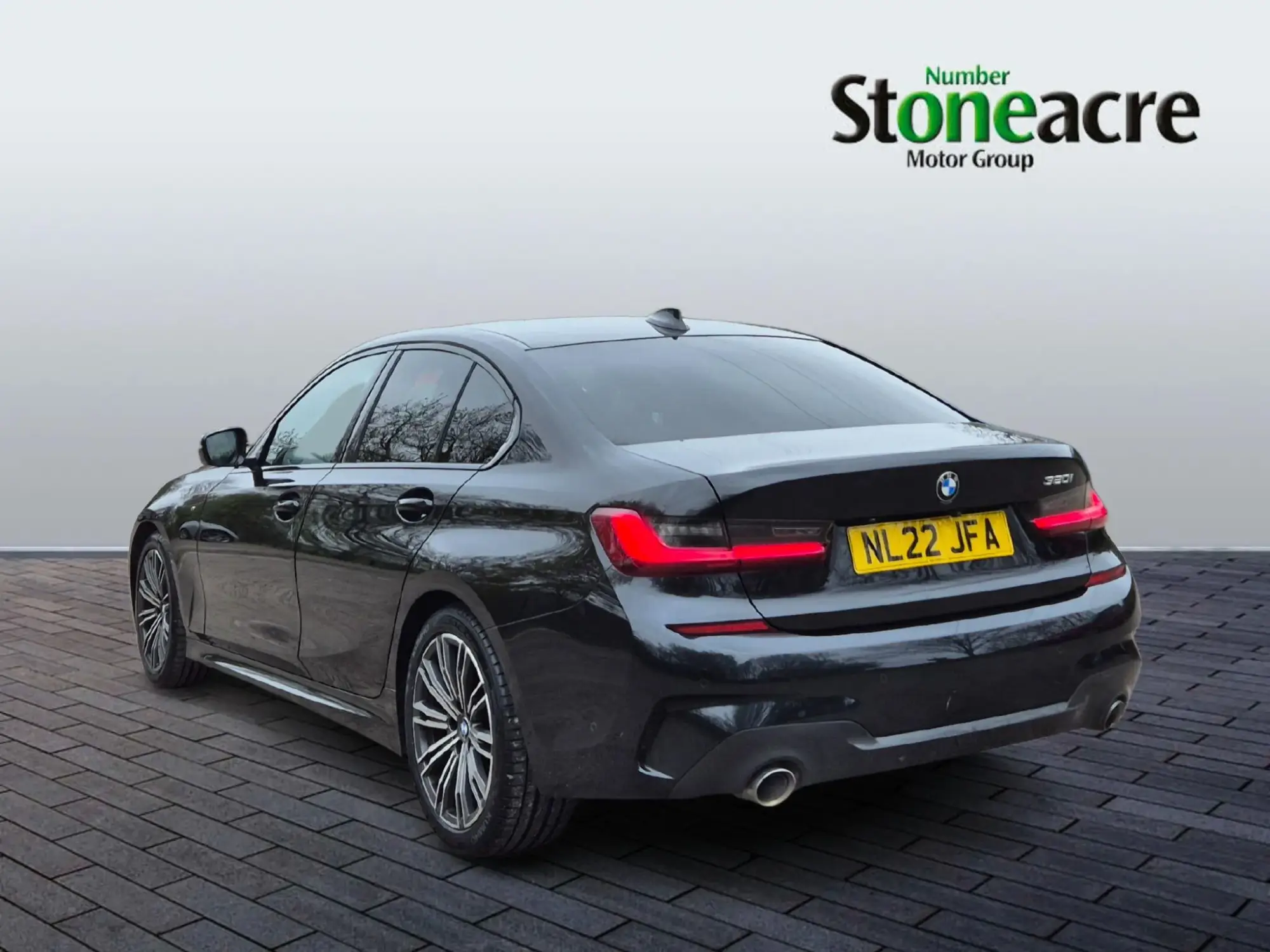 BMW 3 Series Image 4