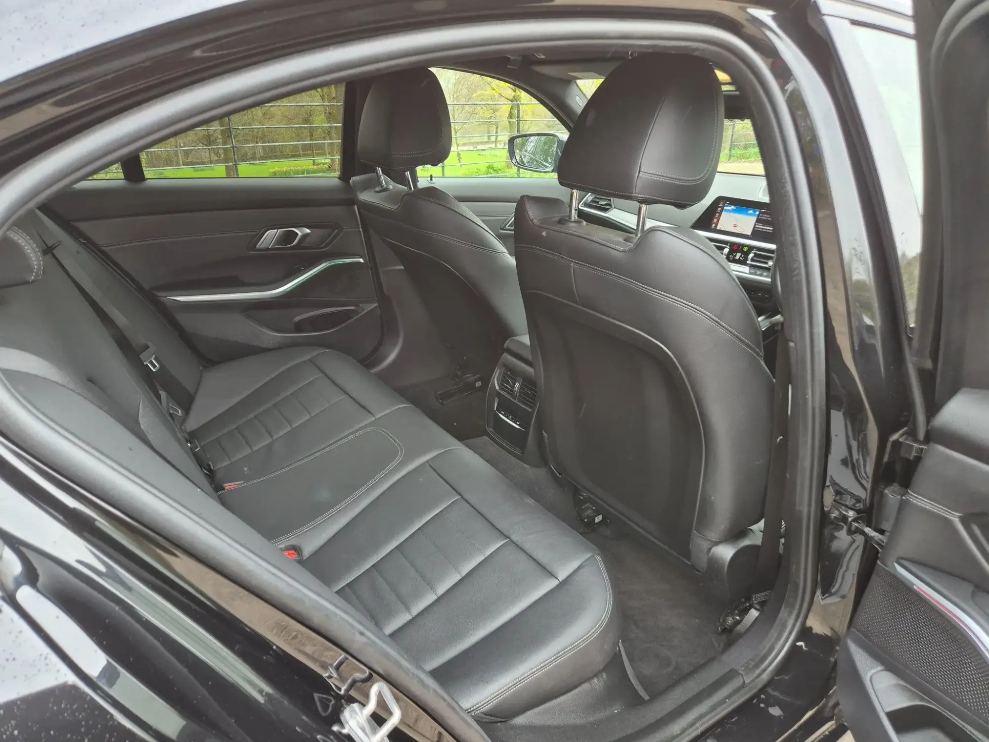 BMW 3 Series Image 12