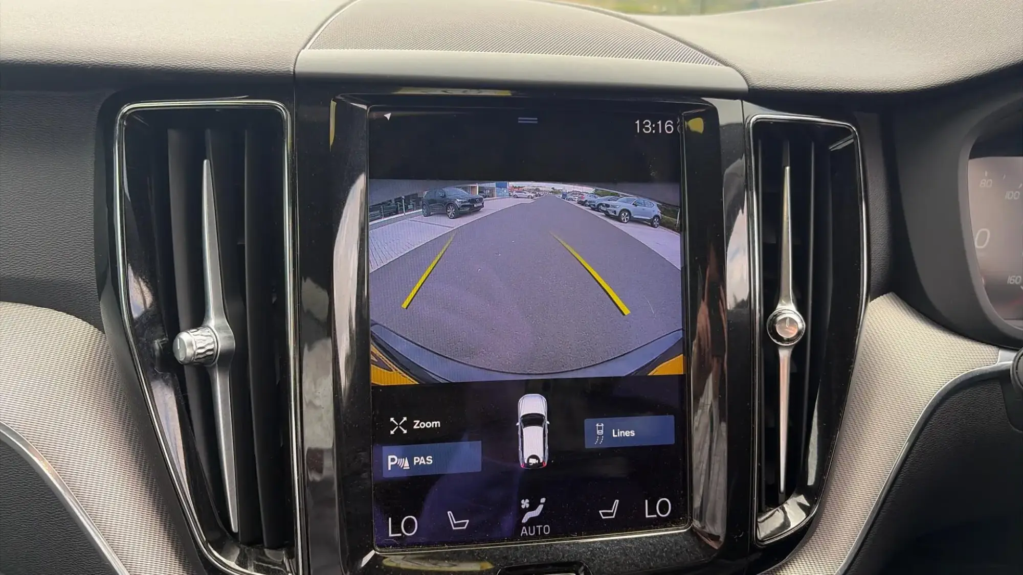 Volvo XC60 Image 18
