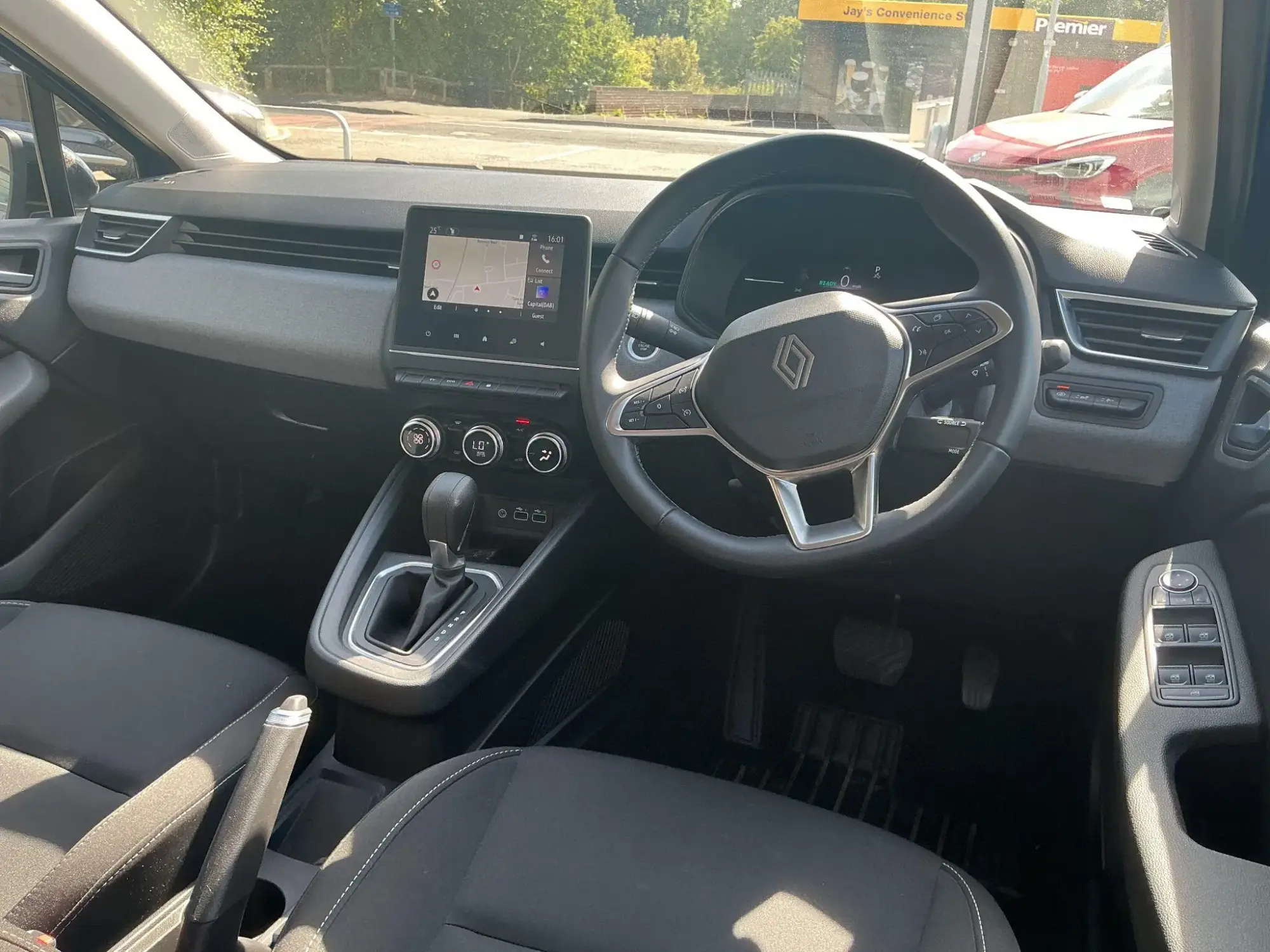 Renault Clio E-Tech Image 10