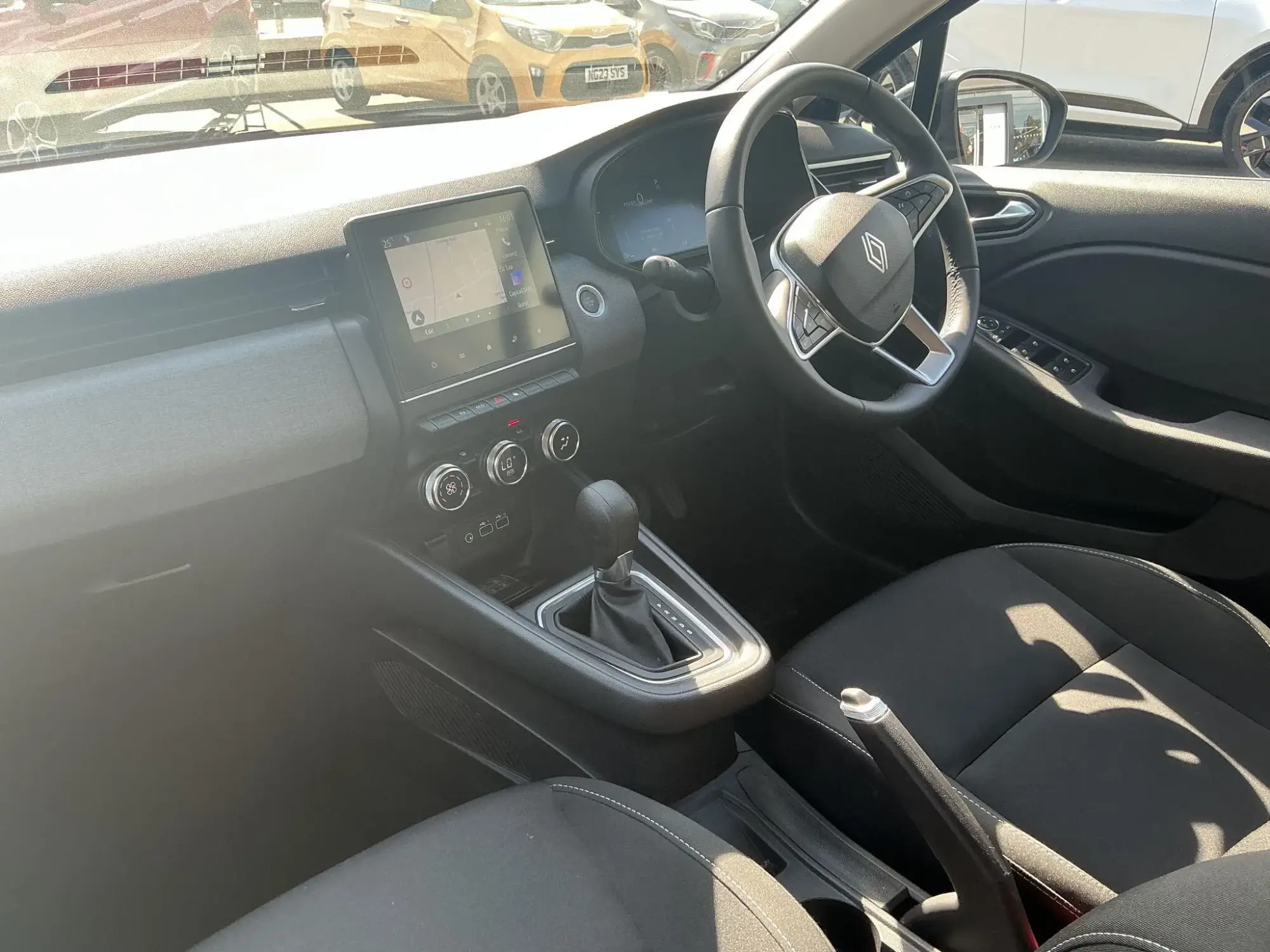 Renault Clio E-Tech Image 11